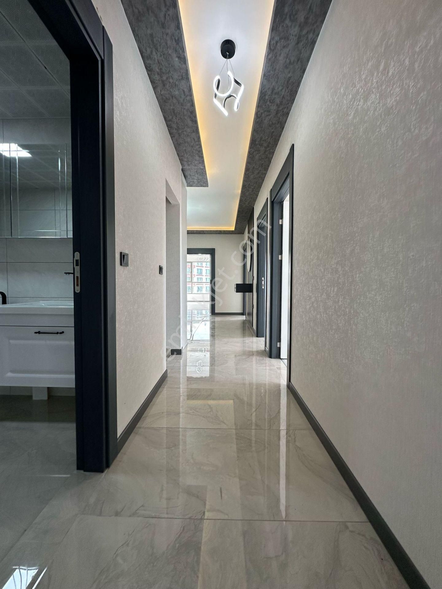 Pursaklar Mehmet Zengin Emlak'tan Kapalı Otoparklı Çift Banyolu 3.kat 4+1 Ultra Lüks Sitede - Görsel 37