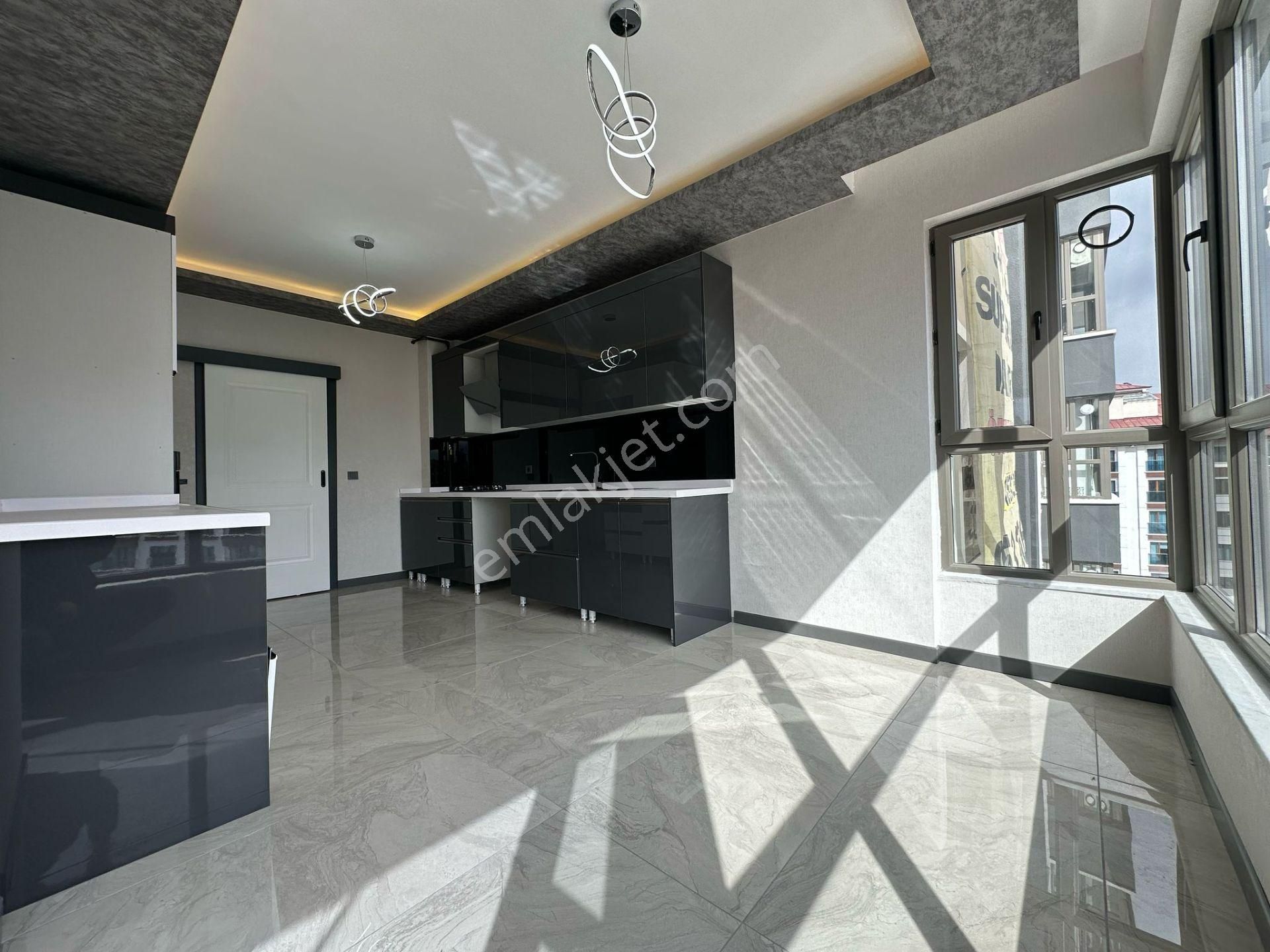 Pursaklar Mehmet Zengin Emlak'tan Kapalı Otoparklı Çift Banyolu 3.kat 4+1 Ultra Lüks Sitede - Görsel 3