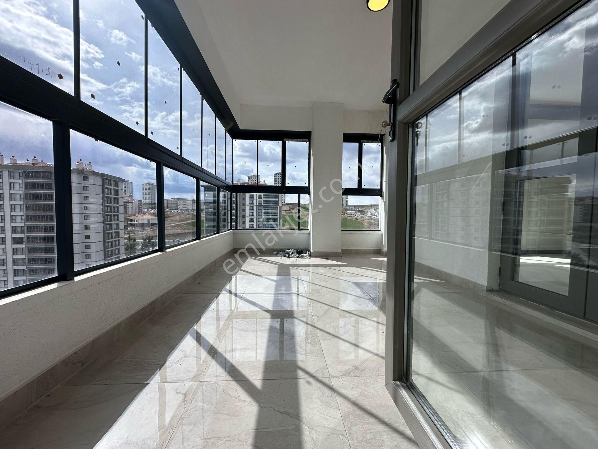 Pursaklar Mehmet Zengin Emlak'tan Kapalı Otoparklı Çift Banyolu 3.kat 4+1 Ultra Lüks Sitede - Görsel 29