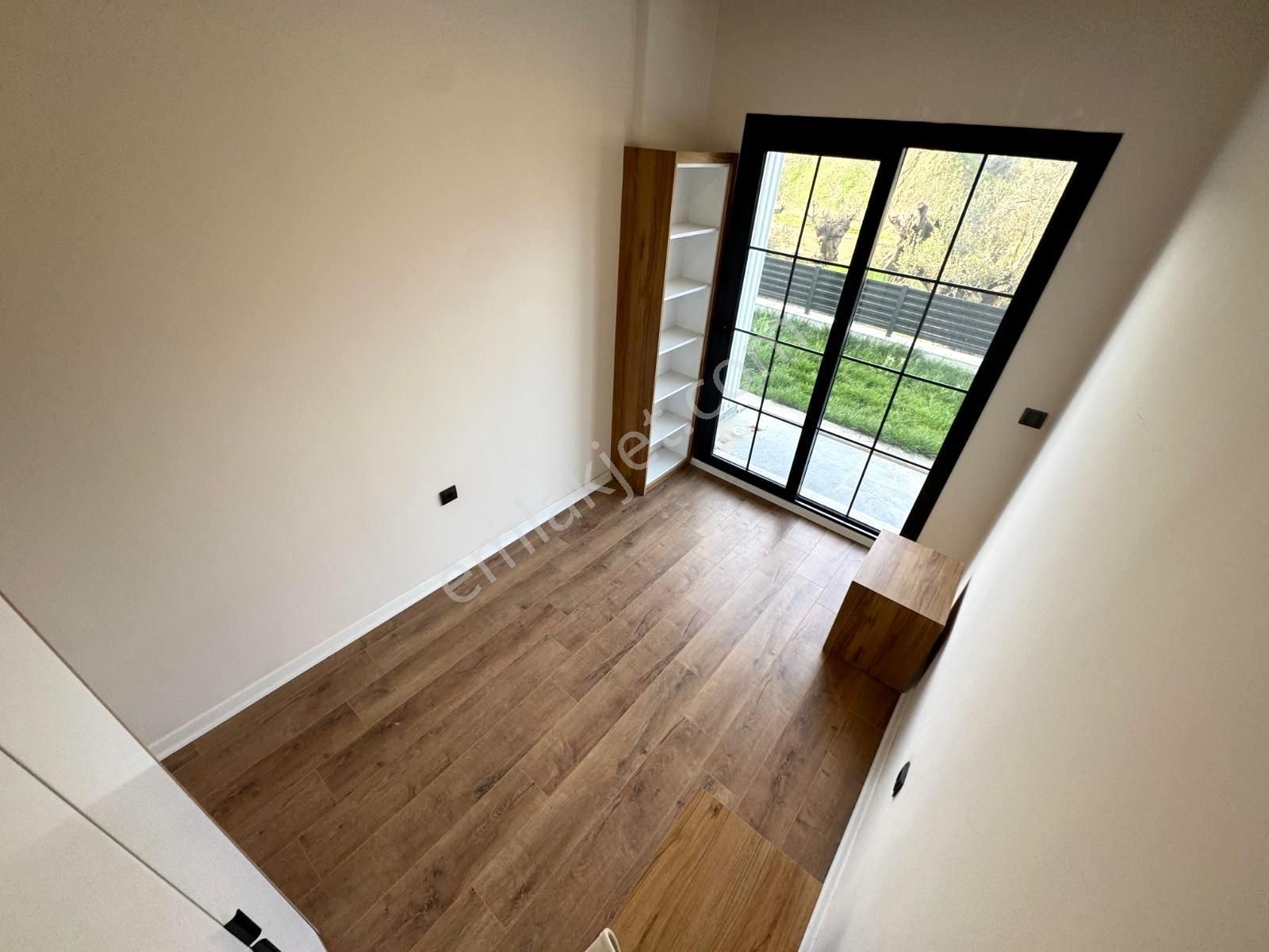 🏡 Referans'tan Akçay'da Bahçe Kullanımlı Şık Tasarımlı 1+1 Daire - Görsel 2