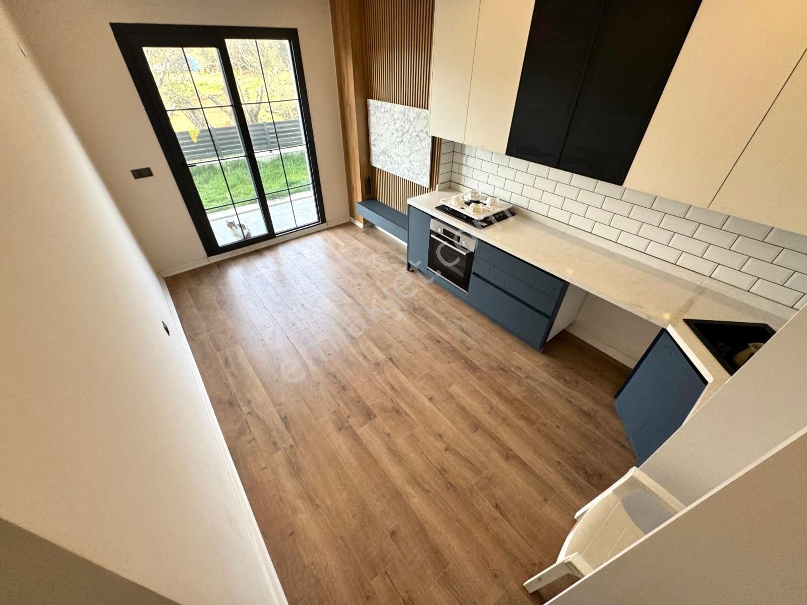 🏡 Referans'tan Akçay'da Bahçe Kullanımlı Şık Tasarımlı 1+1 Daire - Görsel 13