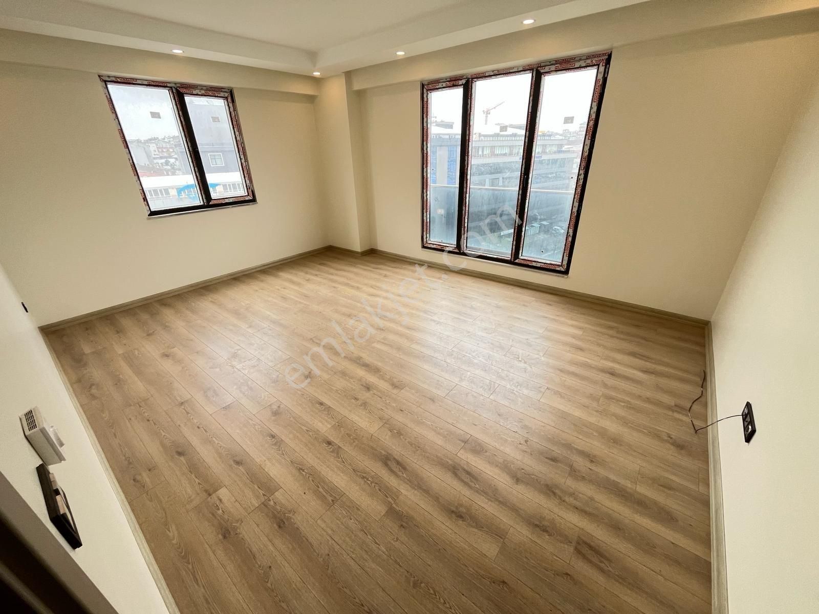 Uğurmumcu Mah. Asgün Trio Sitesinde 2+1 90m² 9.kat Ebevyn Banyolu Kiralık Daire