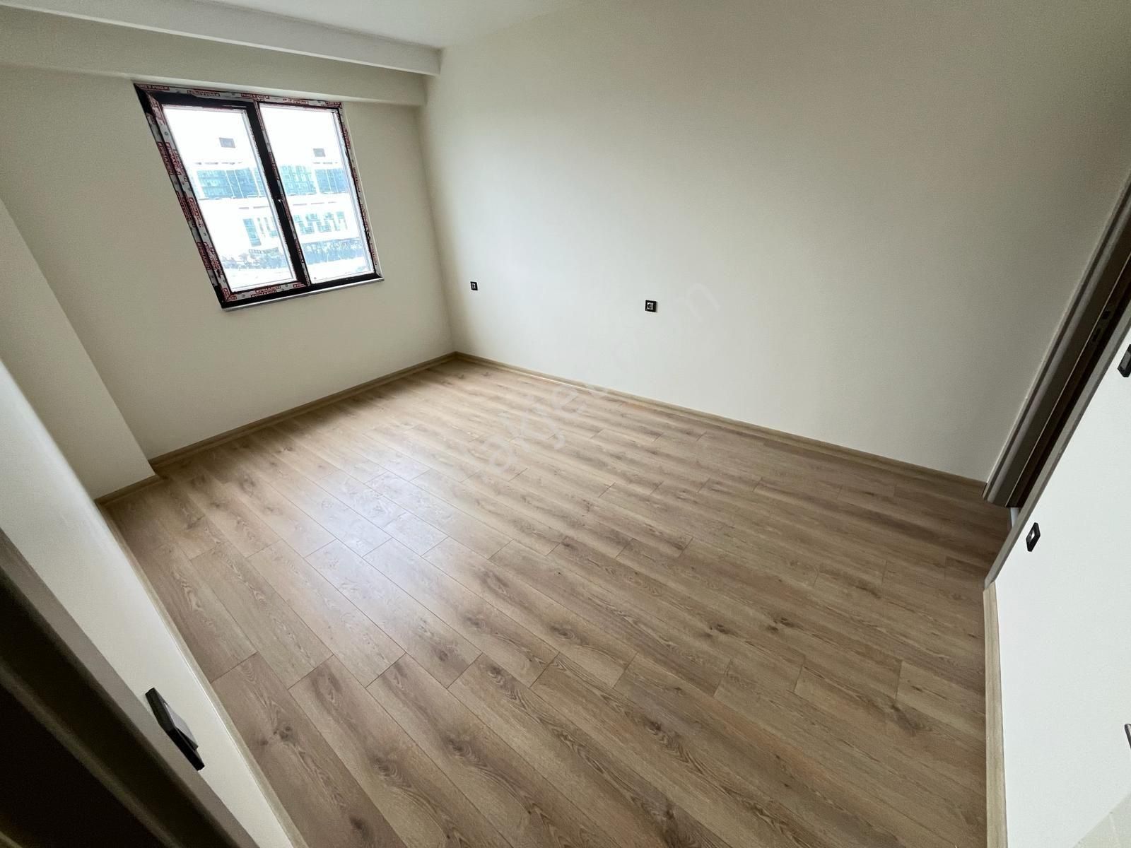 Uğurmumcu Mah. Asgün Trio Sitesinde 2+1 90m² 9.kat Ebevyn Banyolu Kiralık Daire - Görsel 6