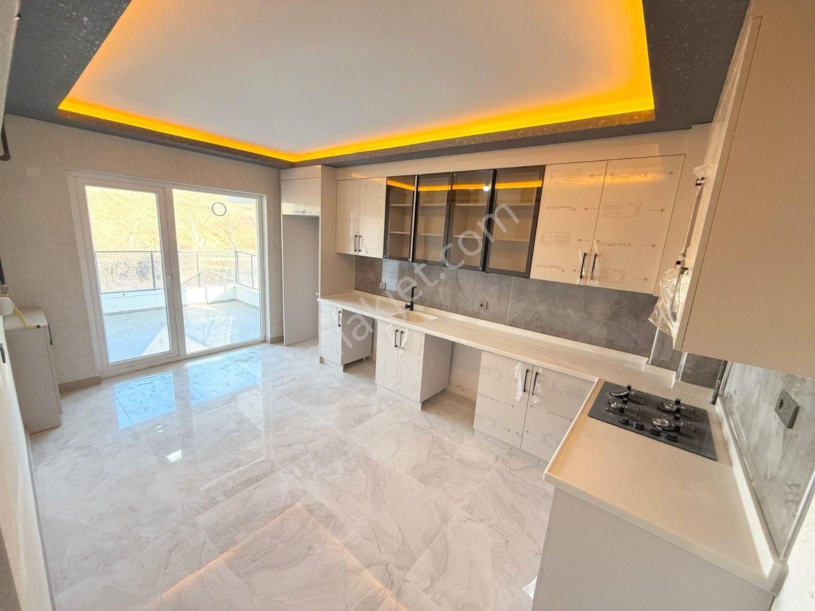 Şafak'tan Karşıyaka'da 3+1 Sıfır Ultra Lüks Teras Balkonlu Geniş