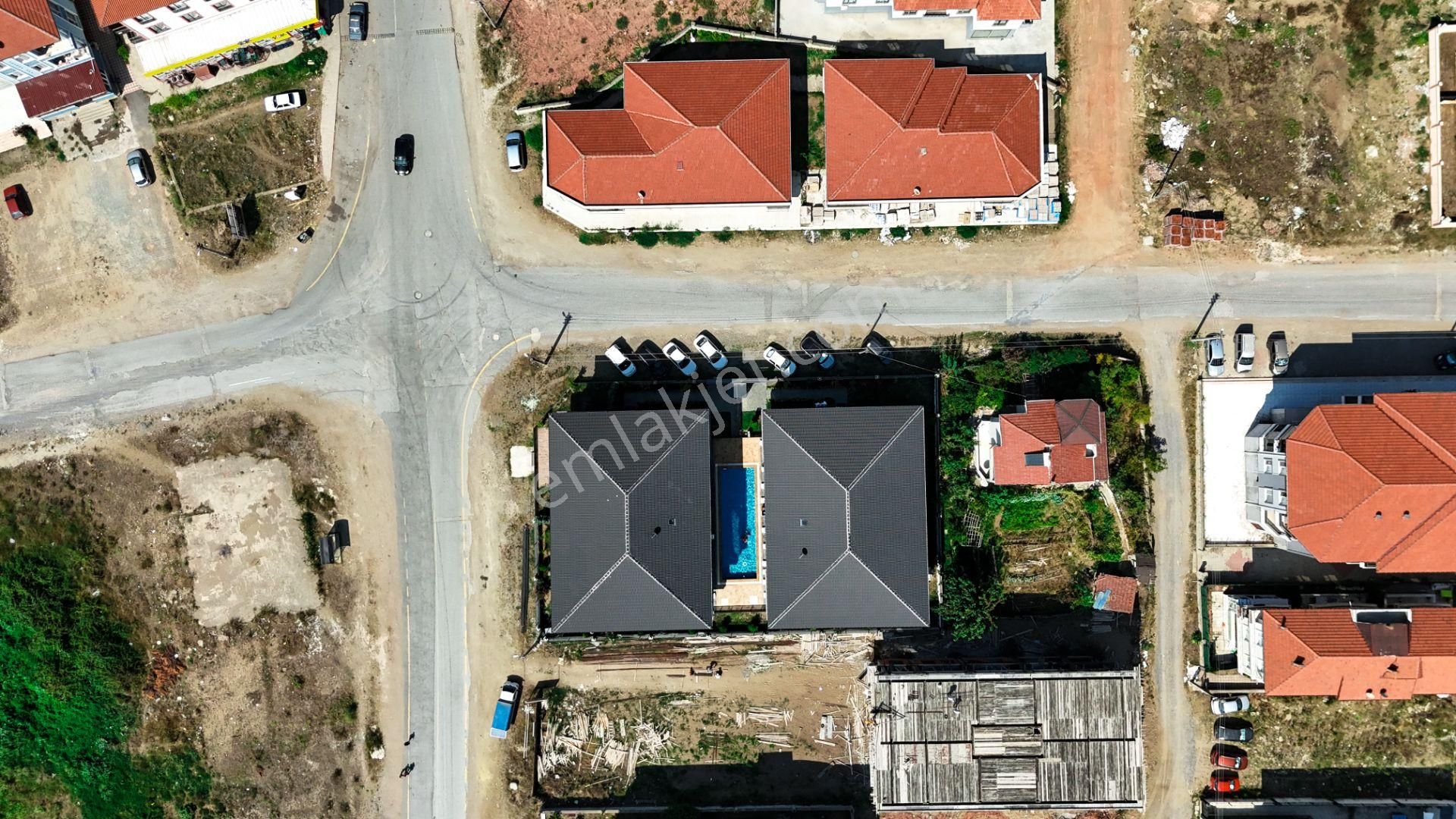 Karasu'da Havuzlu Sitede Denize Yürüme Mesafesinde 2+1 Daire - Görsel 9