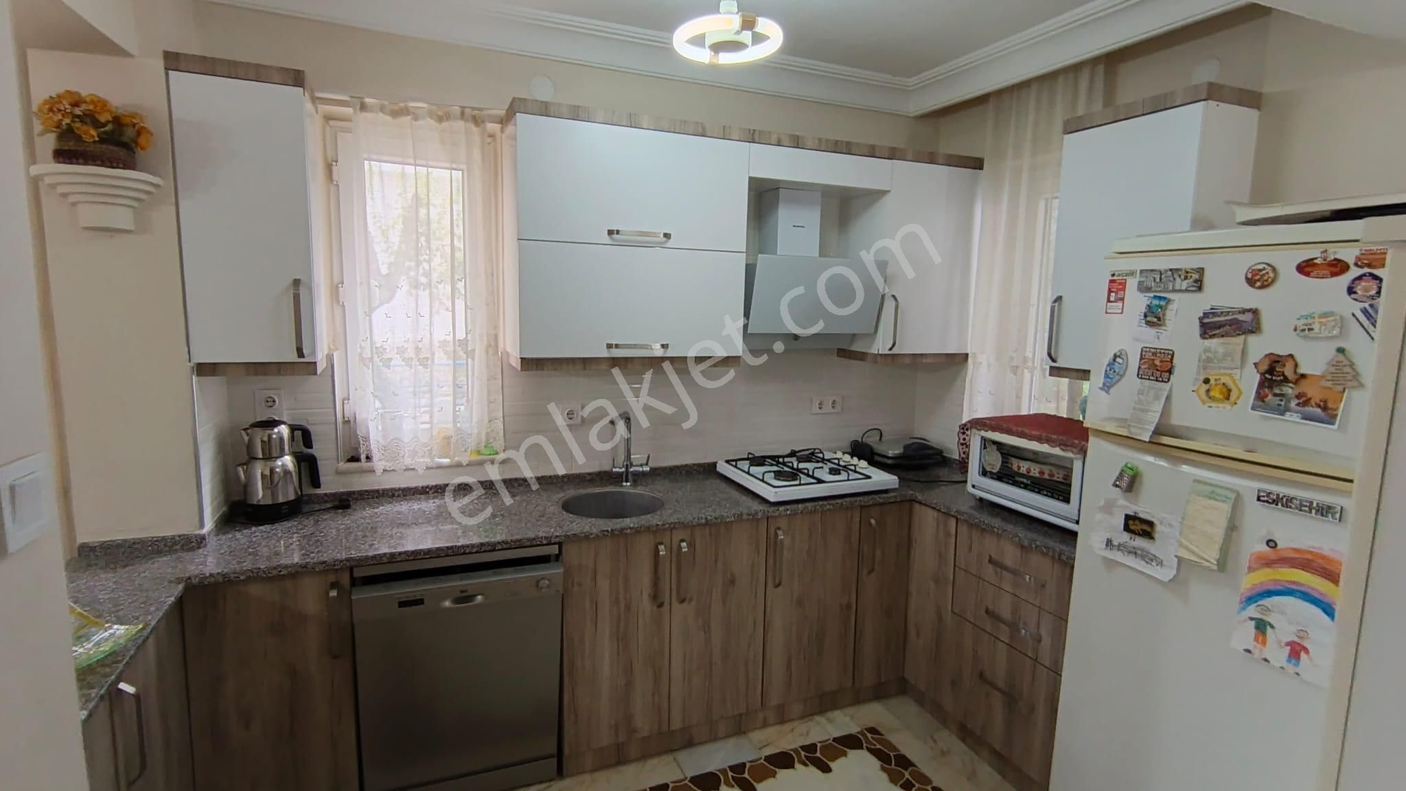 Kuşadası Karaovada Havuzlu Sitede Müstakil Bahçeli Fırsat 5+1 Tripleks Villa - Görsel 8