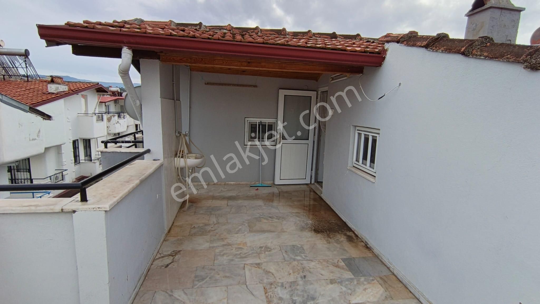 Kuşadası Karaovada Havuzlu Sitede Müstakil Bahçeli Fırsat 5+1 Tripleks Villa - Görsel 27