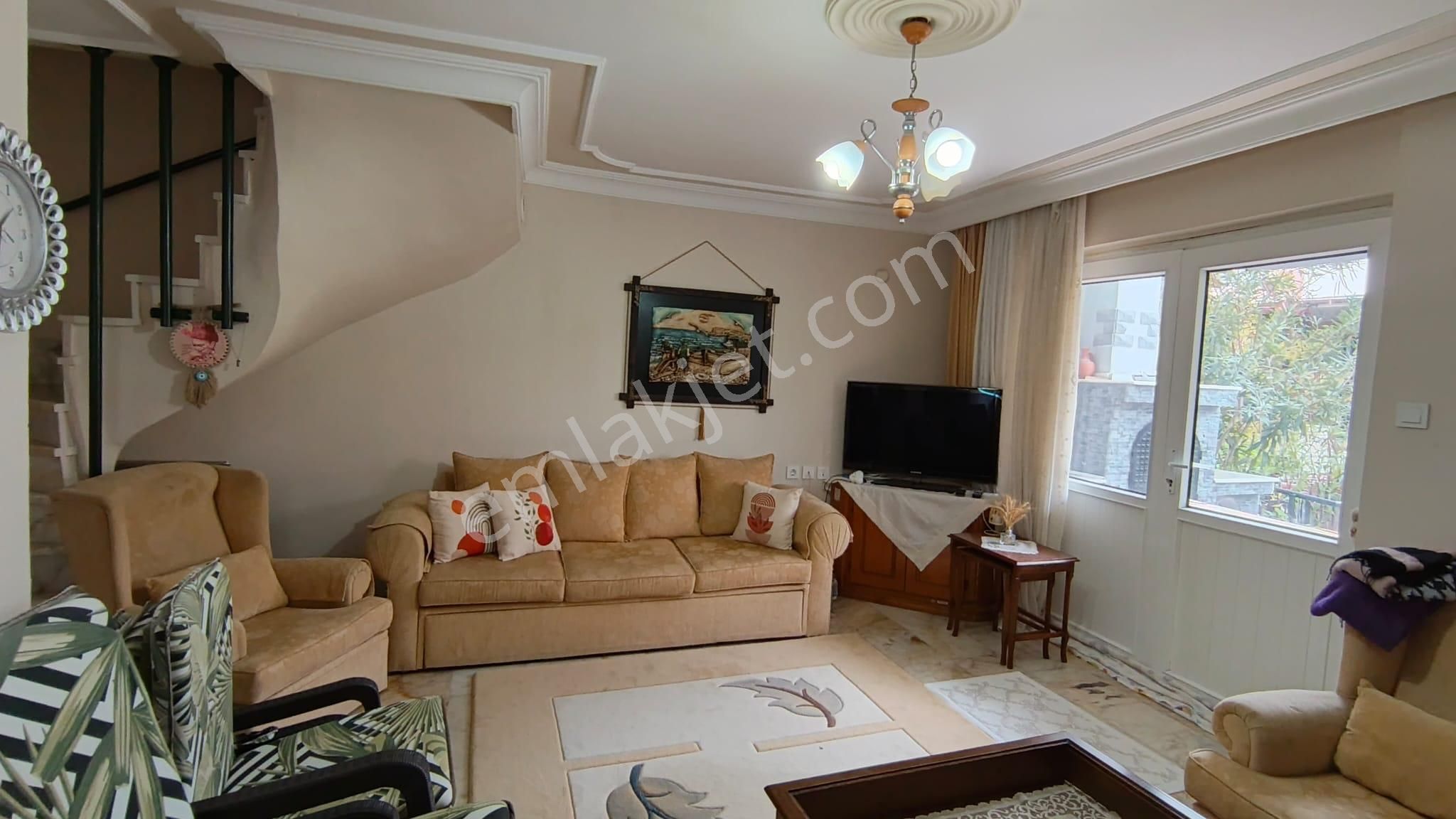 Kuşadası Karaovada Havuzlu Sitede Müstakil Bahçeli Fırsat 5+1 Tripleks Villa - Görsel 13