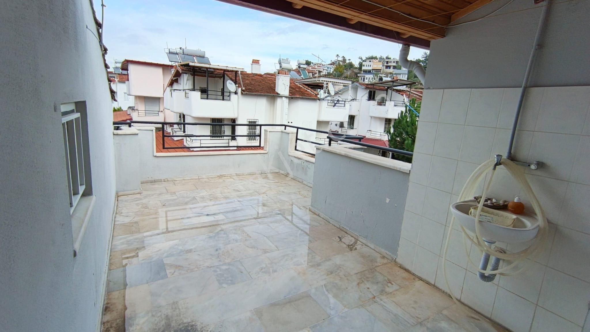 Kuşadası Karaovada Havuzlu Sitede Müstakil Bahçeli Fırsat 5+1 Tripleks Villa - Görsel 26