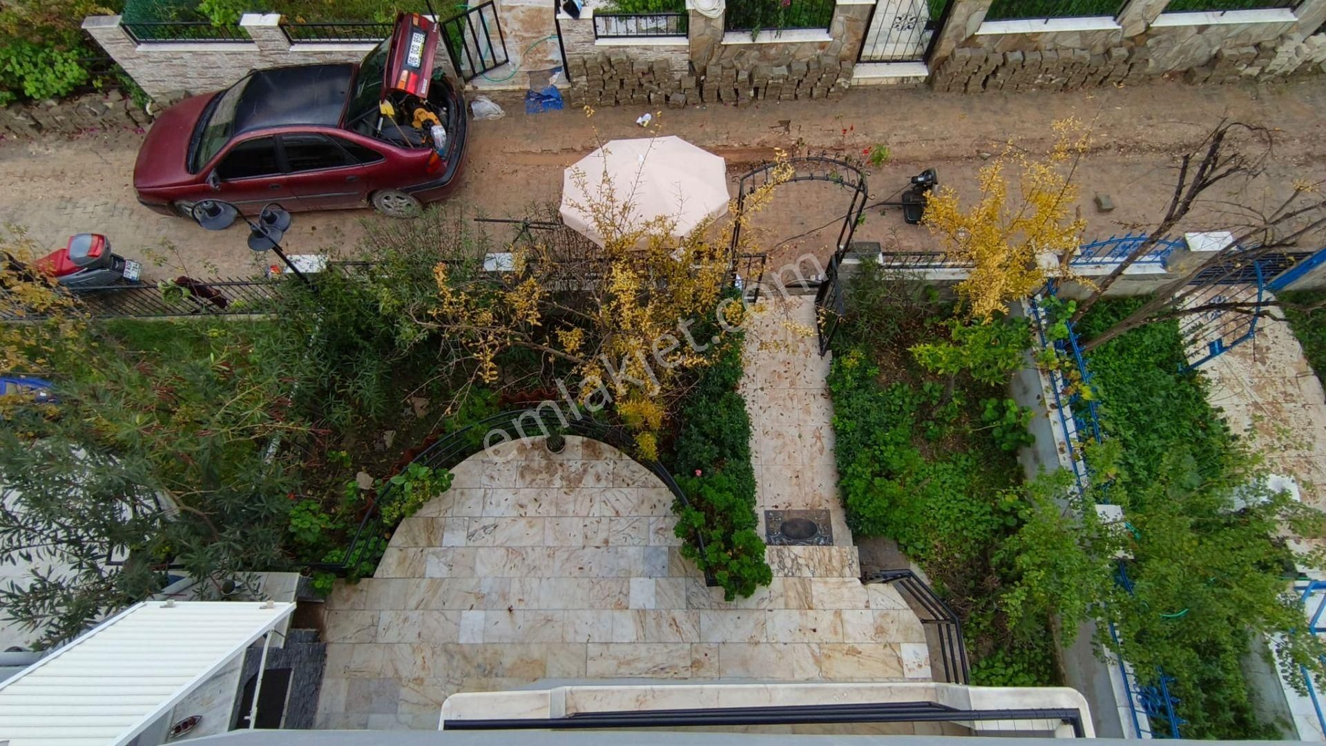 Kuşadası Karaovada Havuzlu Sitede Müstakil Bahçeli Fırsat 5+1 Tripleks Villa - Görsel 19