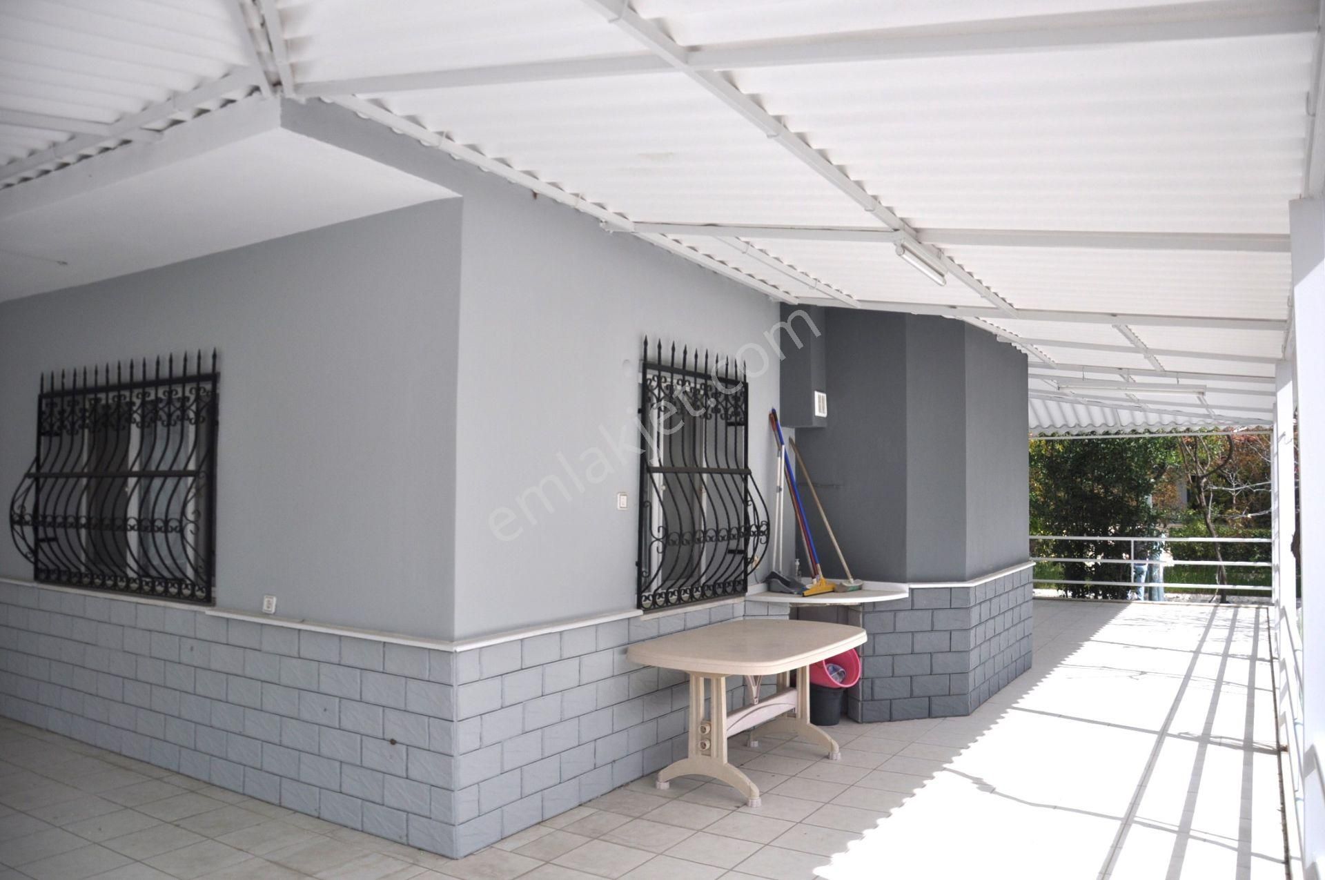 Kuşadası Karaovada Denize 400mt Geniş Bahçeli Verandalı 3+1villa - Görsel 7