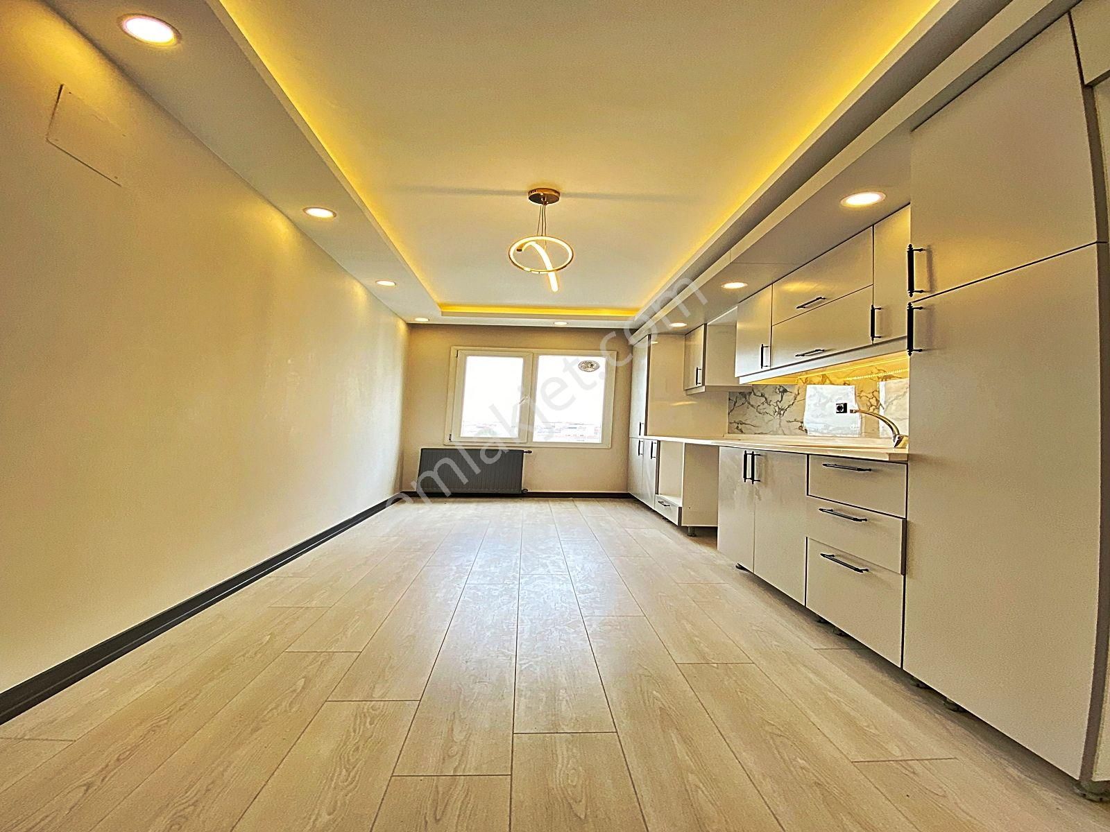 Esenyurt Üçevler Mahallesinde Minimal Dekorlu Geniş Arakat 2+1 Daire - Görsel 5