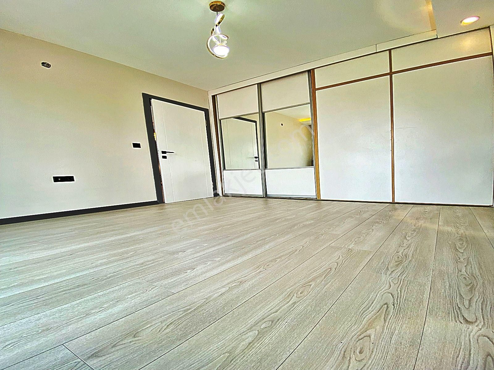 Esenyurt Üçevler Mahallesinde Minimal Dekorlu Geniş Arakat 2+1 Daire - Görsel 14