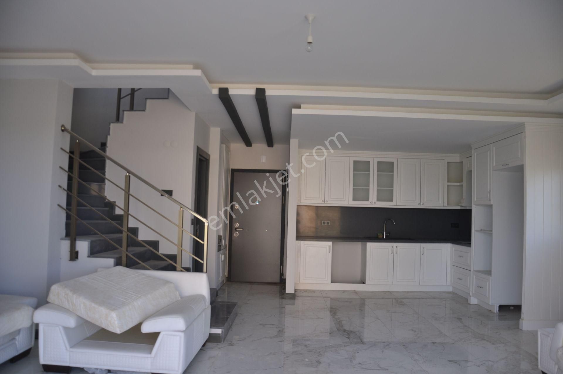 Davutlar Sahilde Denize 550mt Müstakil Geniş Bahçeli 3+1 Yeni Villa - Görsel 15