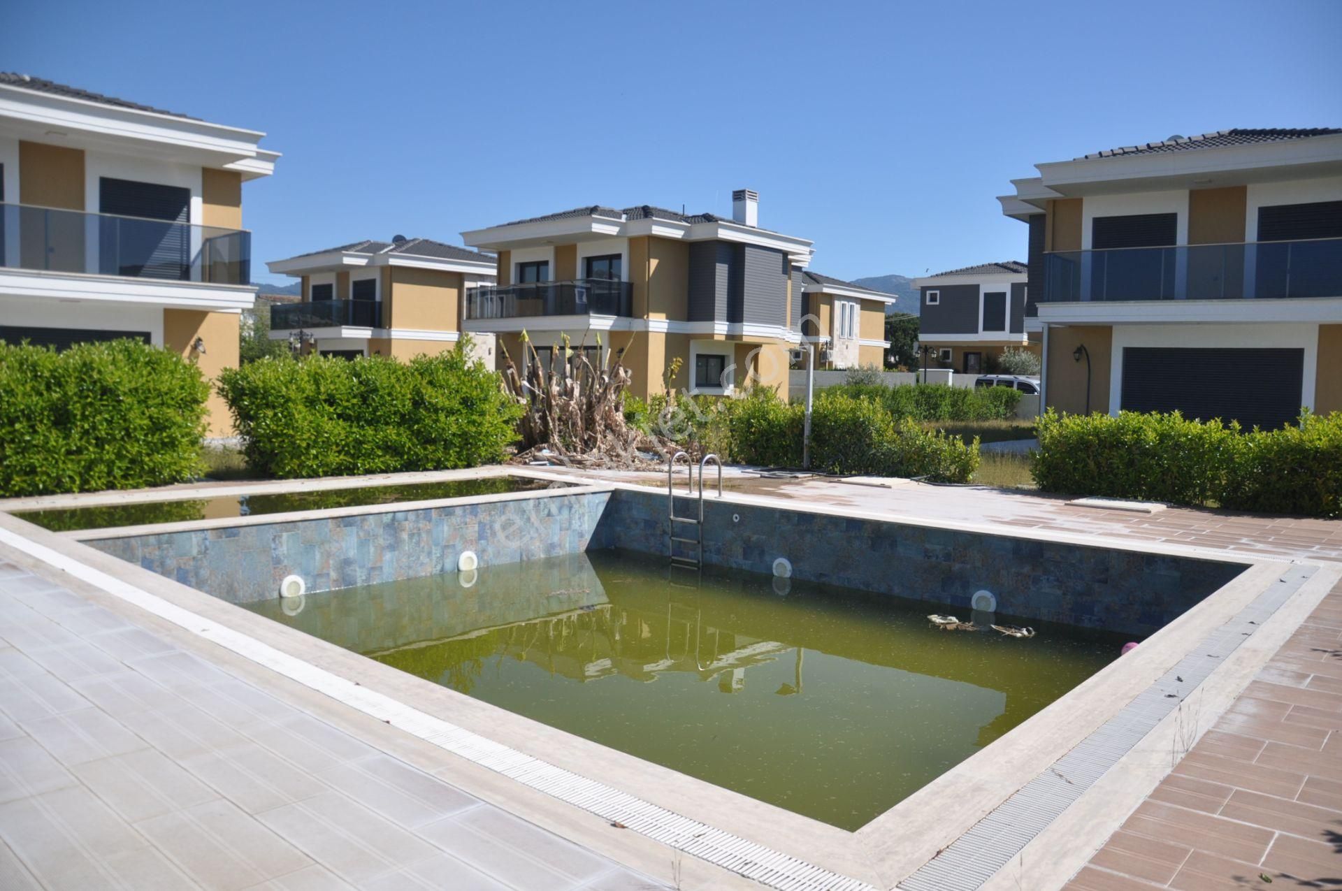 Davutlar Sahilde Denize 550mt Müstakil Geniş Bahçeli 3+1 Yeni Villa - Görsel 2