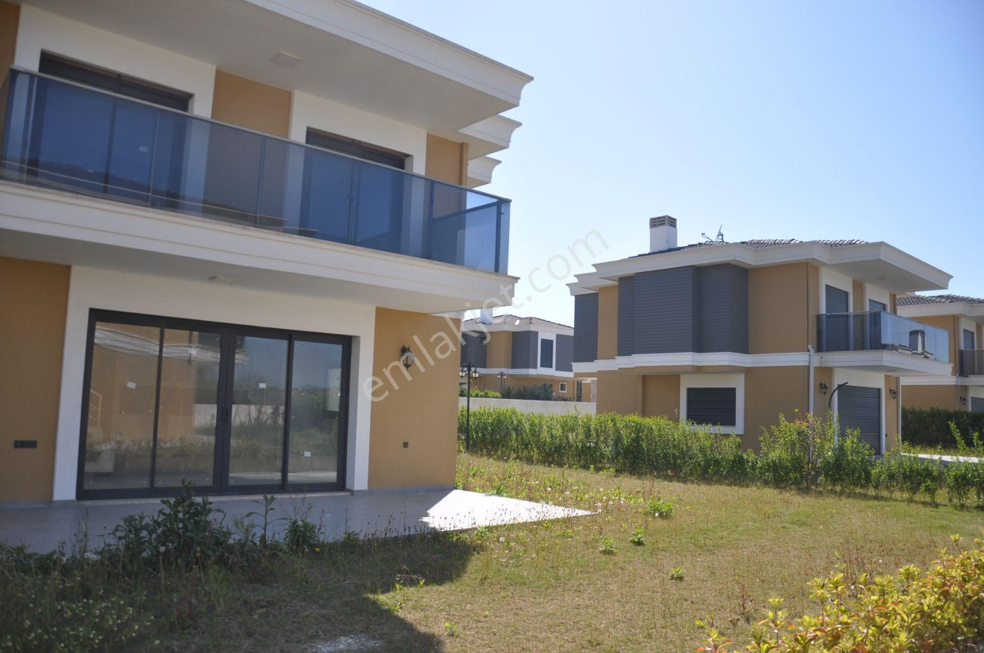 Davutlar Sahilde Denize 550mt Müstakil Geniş Bahçeli 3+1 Yeni Villa - Görsel 5