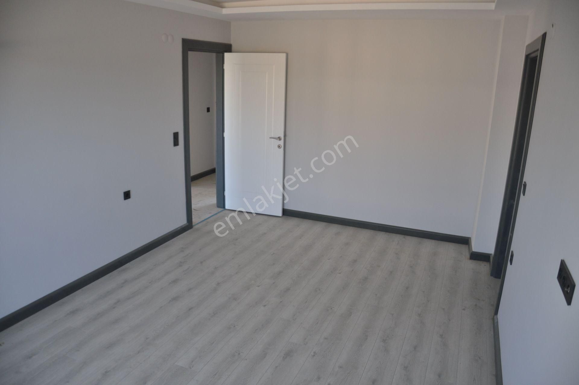 Davutlar Sahilde Denize 550mt Müstakil Geniş Bahçeli 3+1 Yeni Villa - Görsel 28