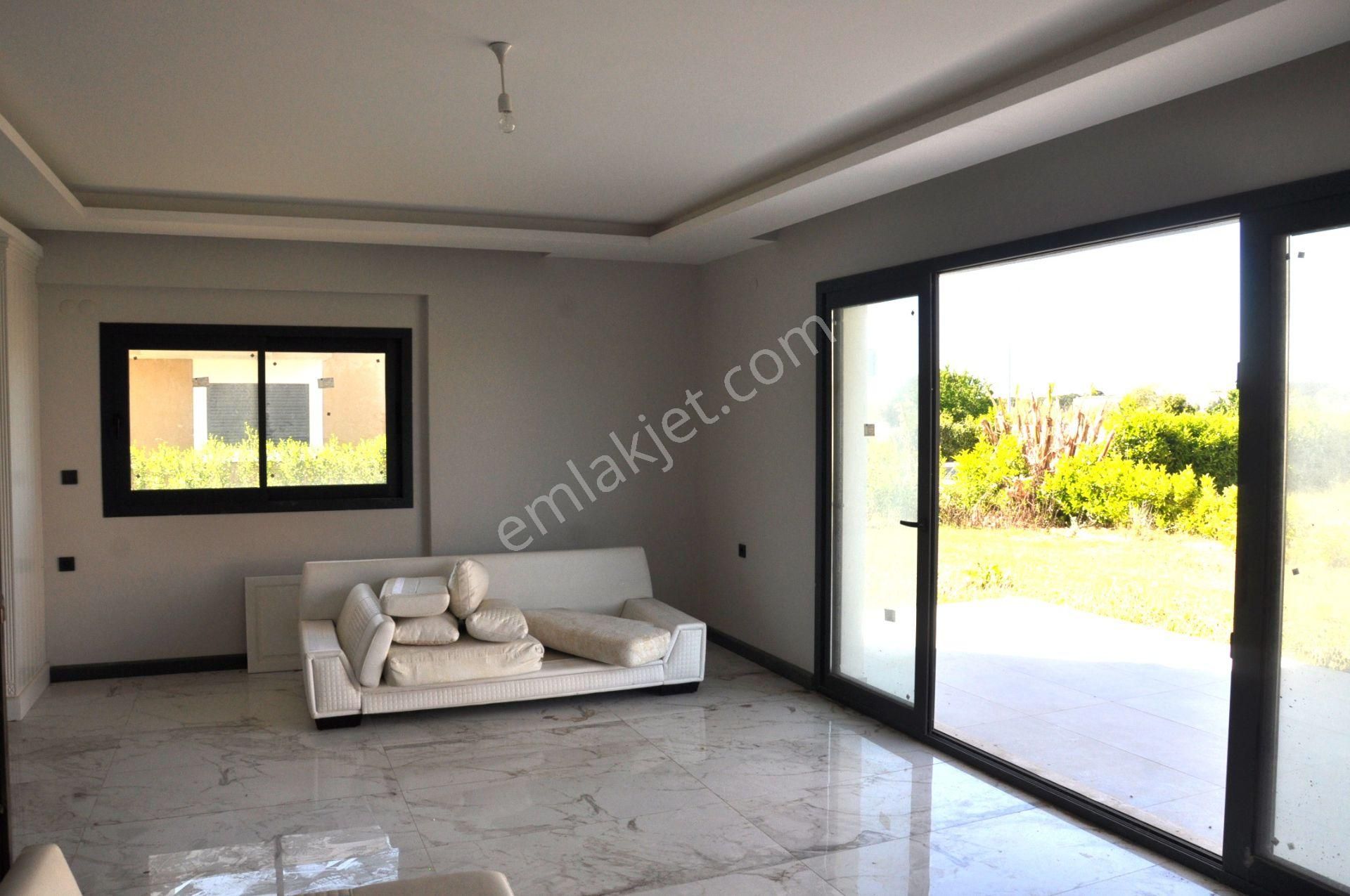 Davutlar Sahilde Denize 550mt Müstakil Geniş Bahçeli 3+1 Yeni Villa - Görsel 22