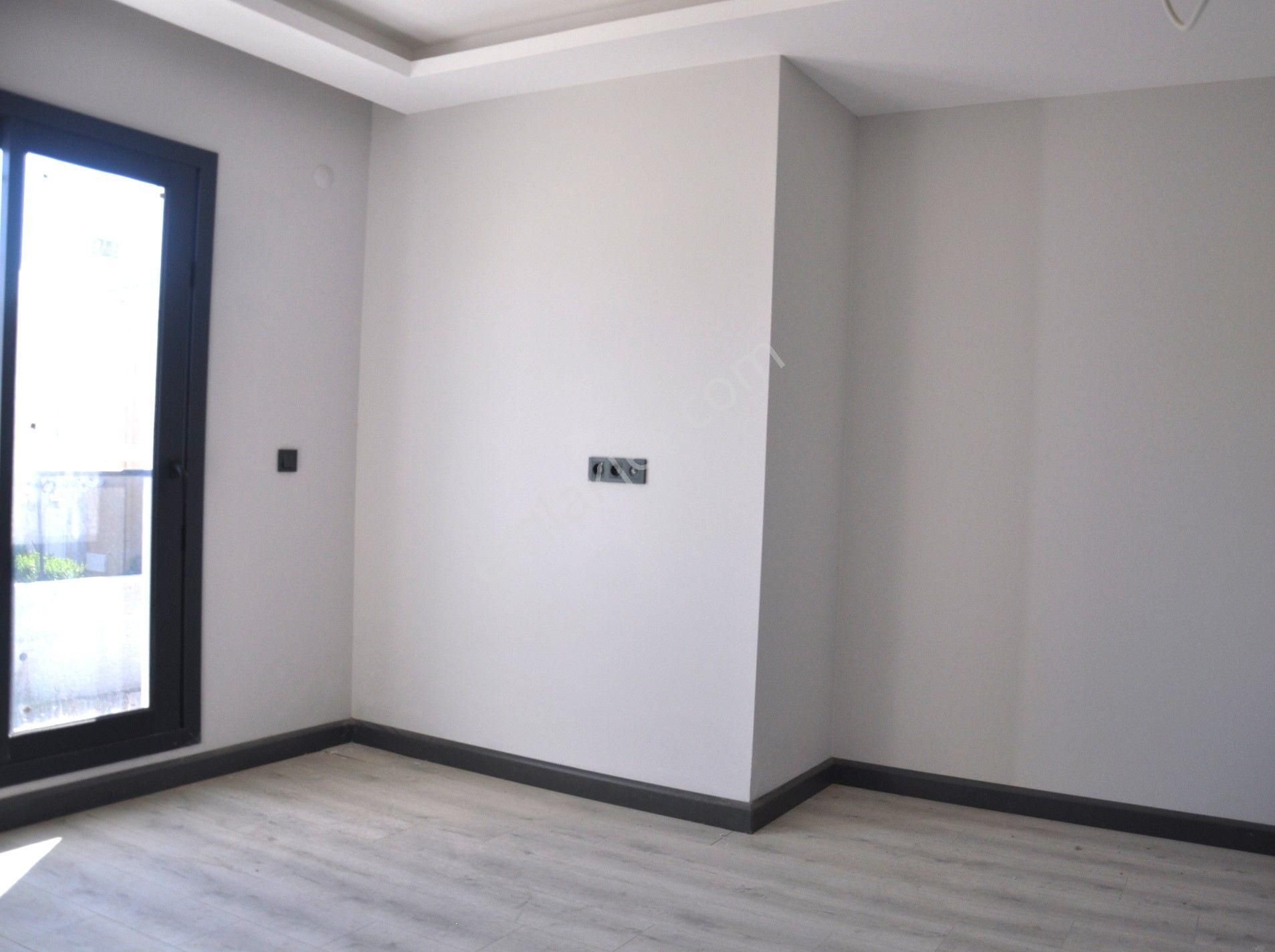 Davutlar Sahilde Denize 550mt Müstakil Geniş Bahçeli 3+1 Yeni Villa - Görsel 32