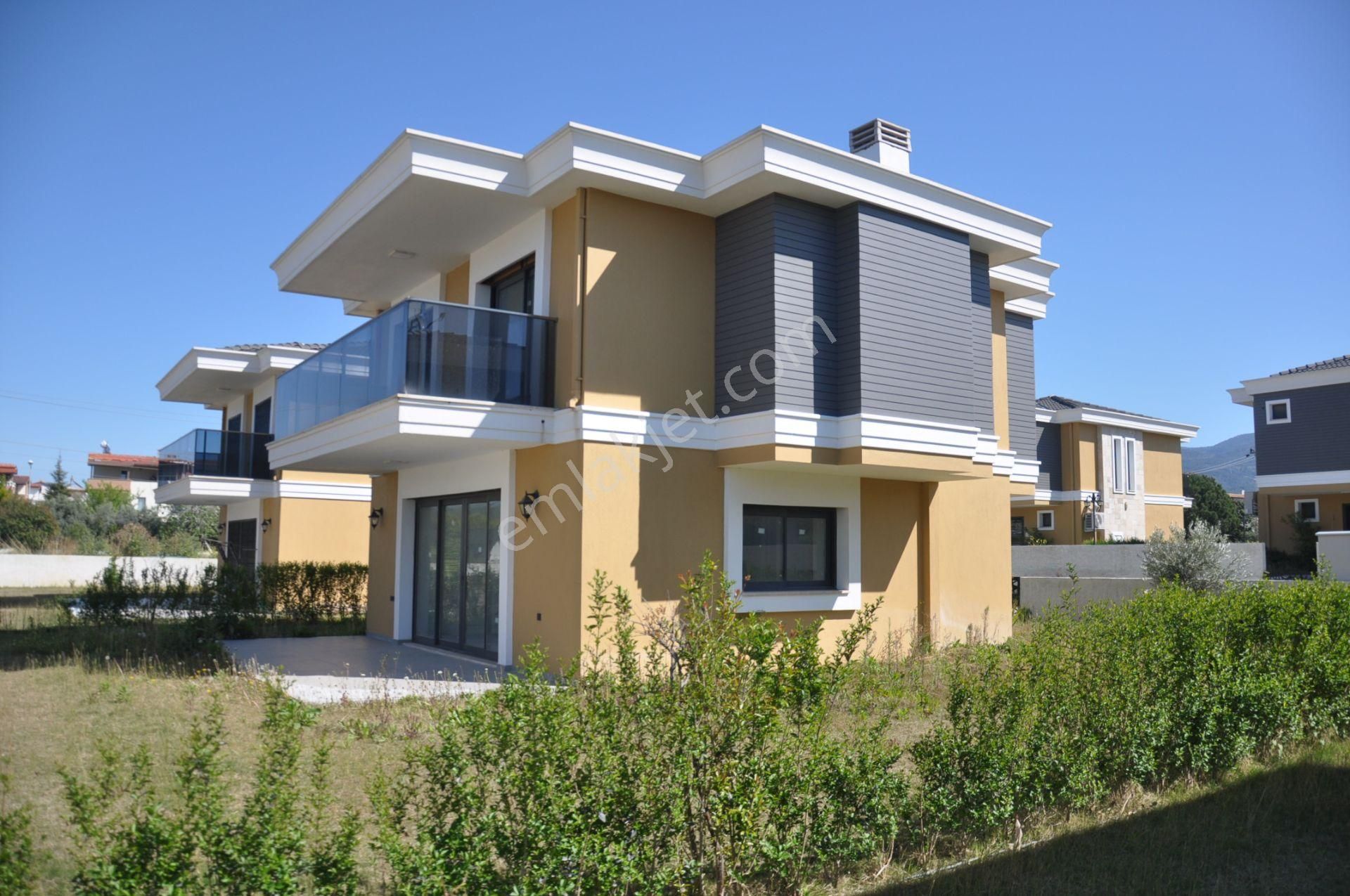 Davutlar Sahilde Denize 550mt Müstakil Geniş Bahçeli 3+1 Yeni Villa - Görsel 6