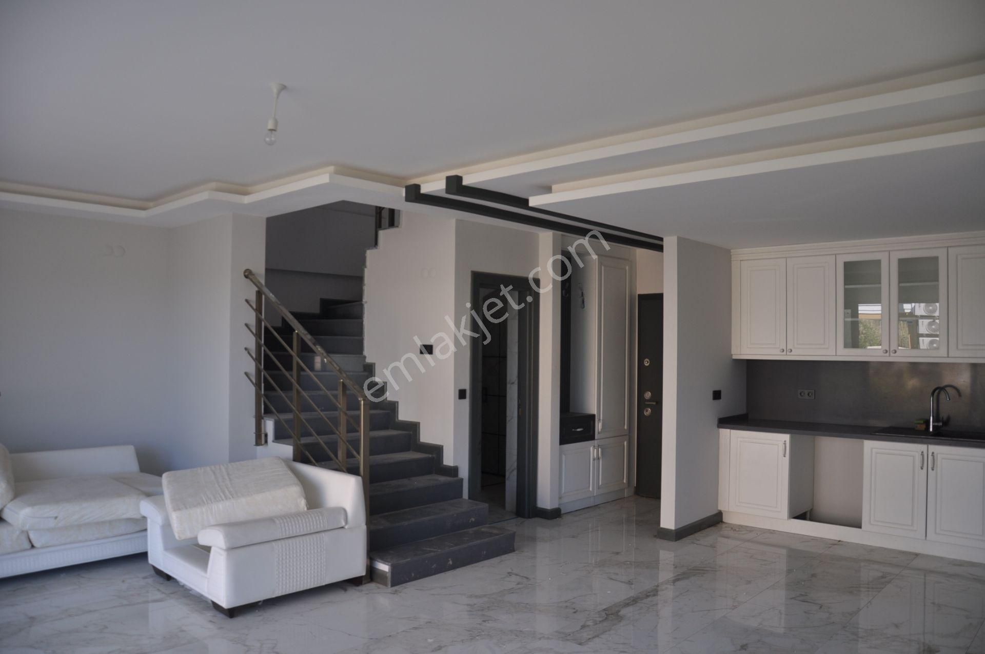 Davutlar Sahilde Denize 550mt Müstakil Geniş Bahçeli 3+1 Yeni Villa - Görsel 17