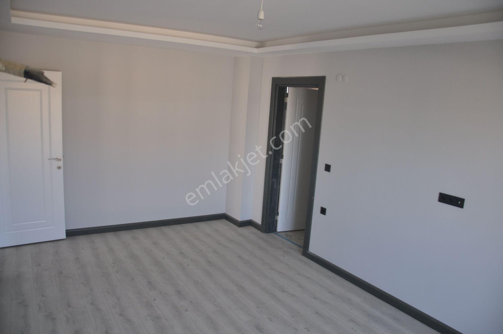 Davutlar Sahilde Denize 550mt Müstakil Geniş Bahçeli 3+1 Yeni Villa - Görsel 35