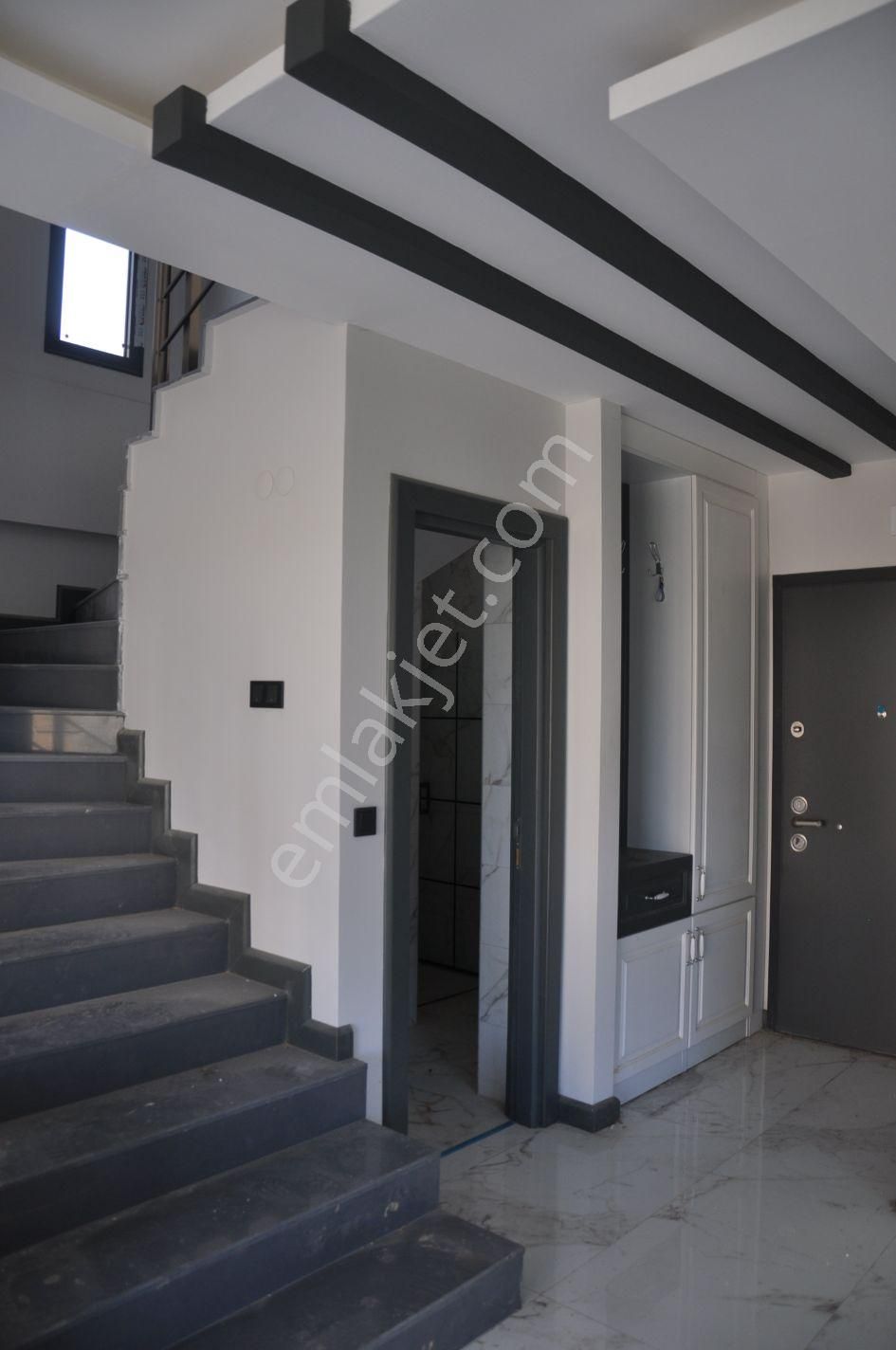 Davutlar Sahilde Denize 550mt Müstakil Geniş Bahçeli 3+1 Yeni Villa - Görsel 26