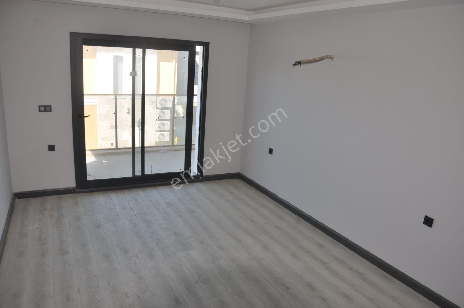 Davutlar Sahilde Denize 550mt Müstakil Geniş Bahçeli 3+1 Yeni Villa - Görsel 27