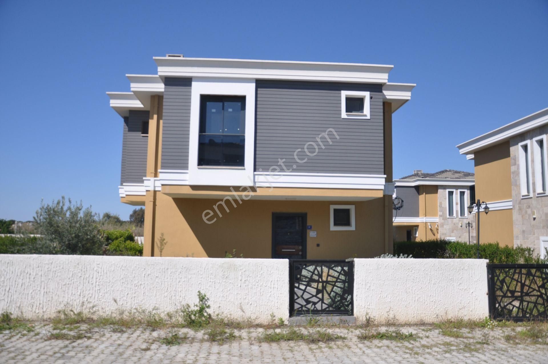 Davutlar Sahilde Denize 550mt Müstakil Geniş Bahçeli 3+1 Yeni Villa - Görsel 8