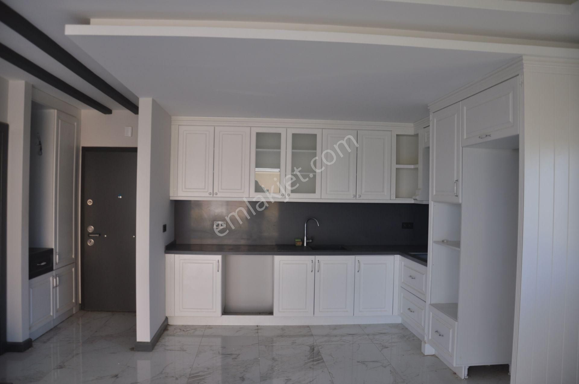 Davutlar Sahilde Denize 550mt Müstakil Geniş Bahçeli 3+1 Yeni Villa - Görsel 25