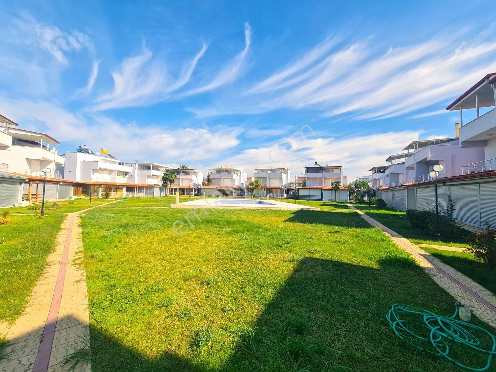 Kuşadası Sahil Sitelerin De Havuzlu Site De Denize Yakın Geniş Ferah 3+1 Tripleks Yazlık - Görsel 5