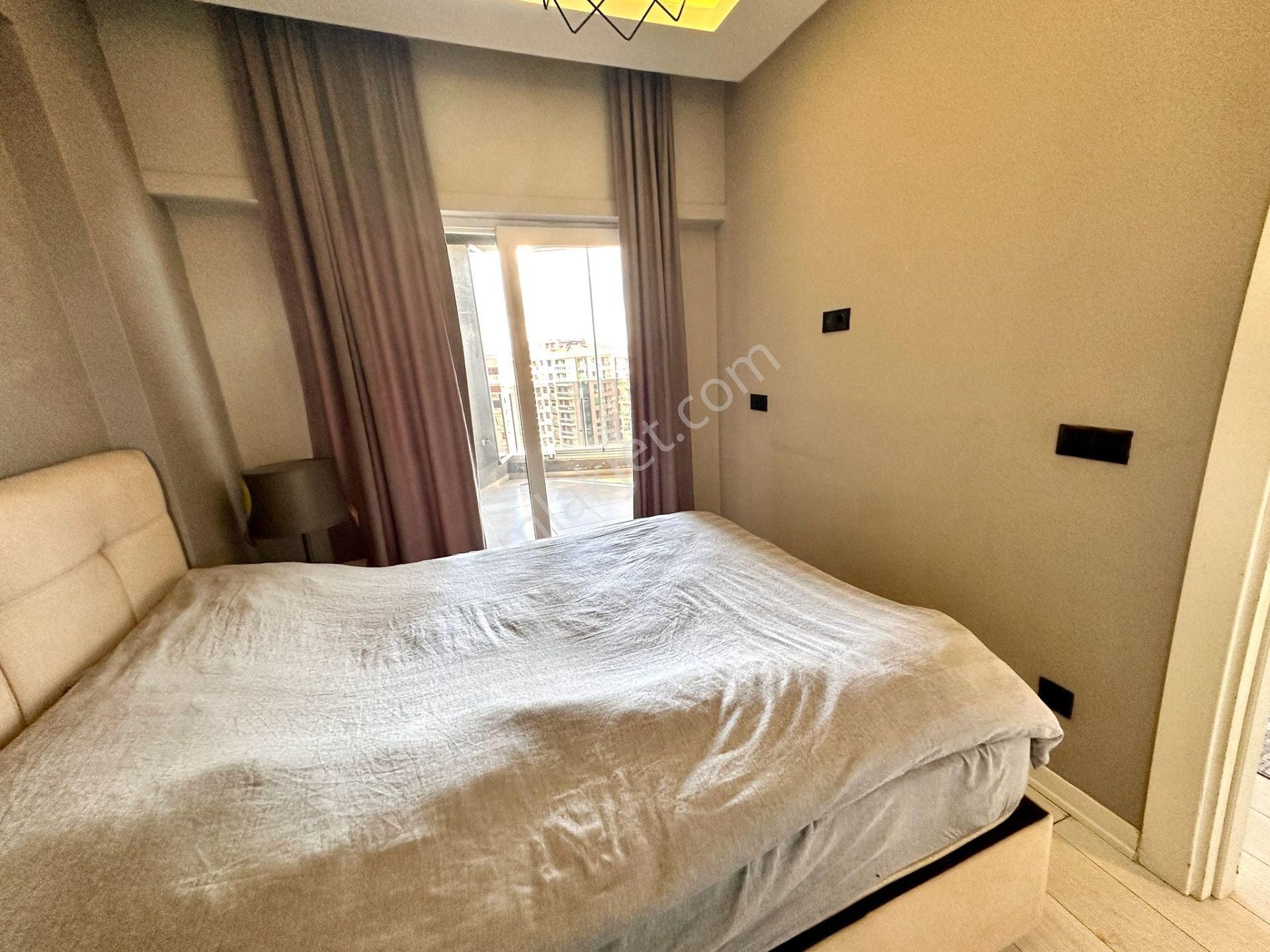 Çiğli’nin En Seçkin Yaşam Alanında, Havuz Cepheli, Eşyalı, Modern 1+1 Satılık - Görsel 24