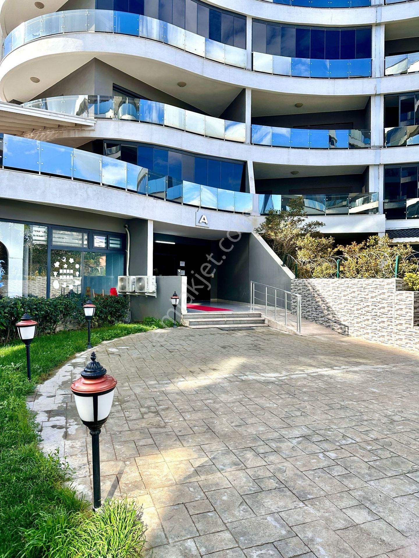 Çiğli’nin En Seçkin Yaşam Alanında, Havuz Cepheli, Eşyalı, Modern 1+1 Satılık - Görsel 31