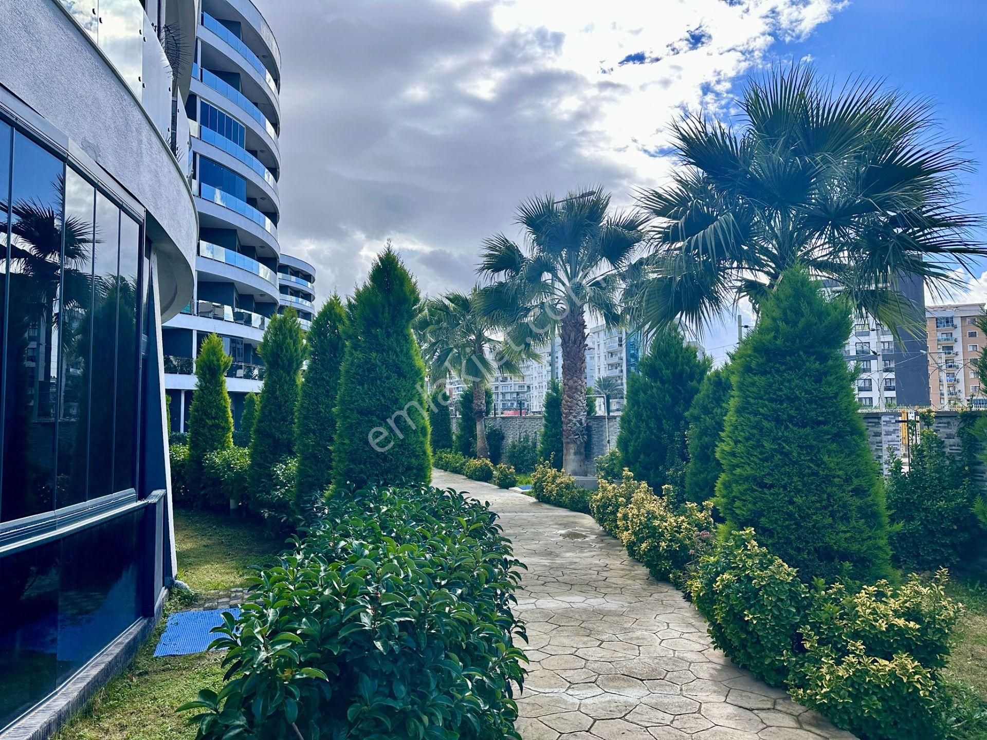 Çiğli’nin En Seçkin Yaşam Alanında, Havuz Cepheli, Eşyalı, Modern 1+1 Satılık - Görsel 3