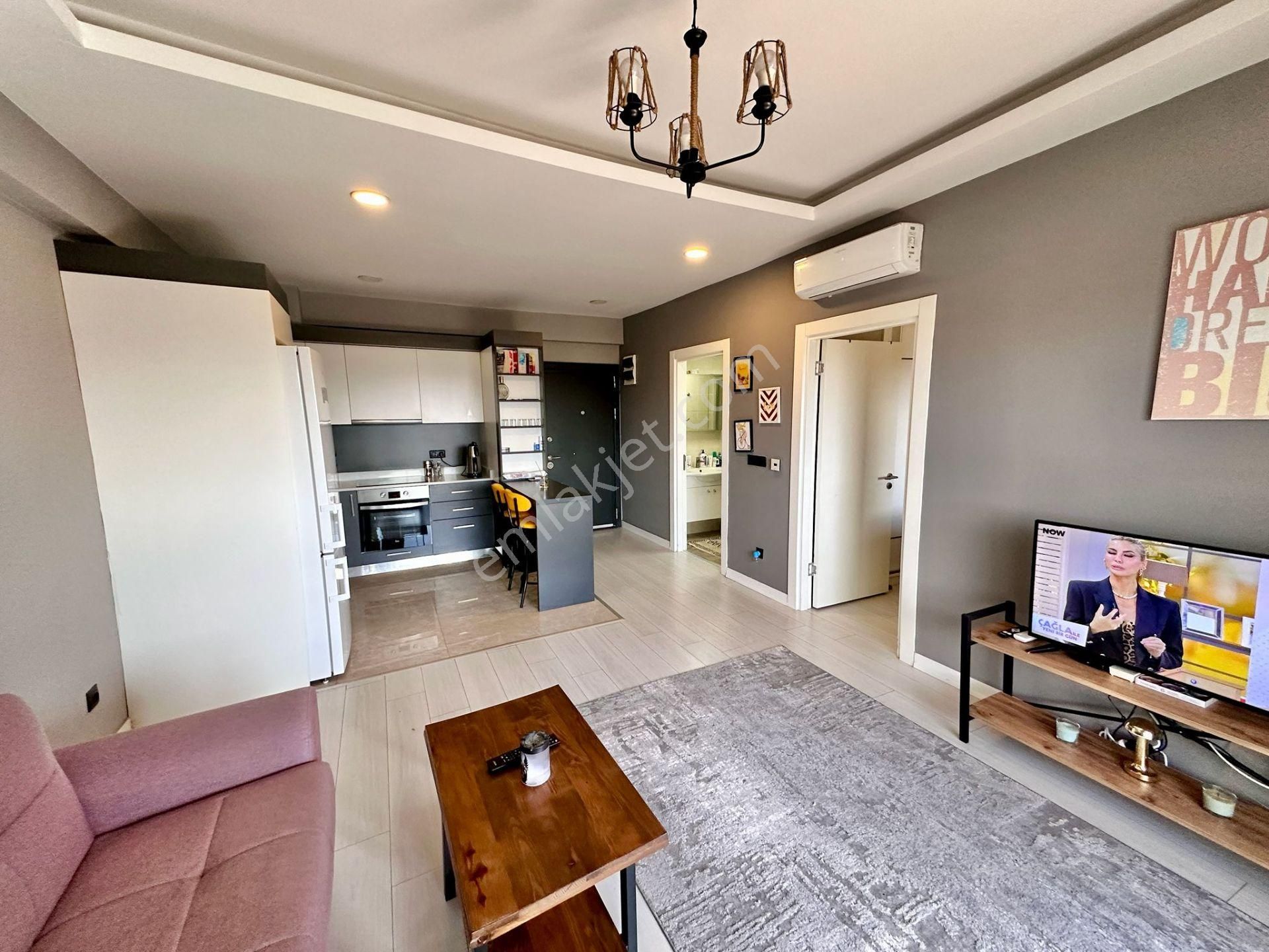 Çiğli’nin En Seçkin Yaşam Alanında, Havuz Cepheli, Eşyalı, Modern 1+1 Satılık - Görsel 8