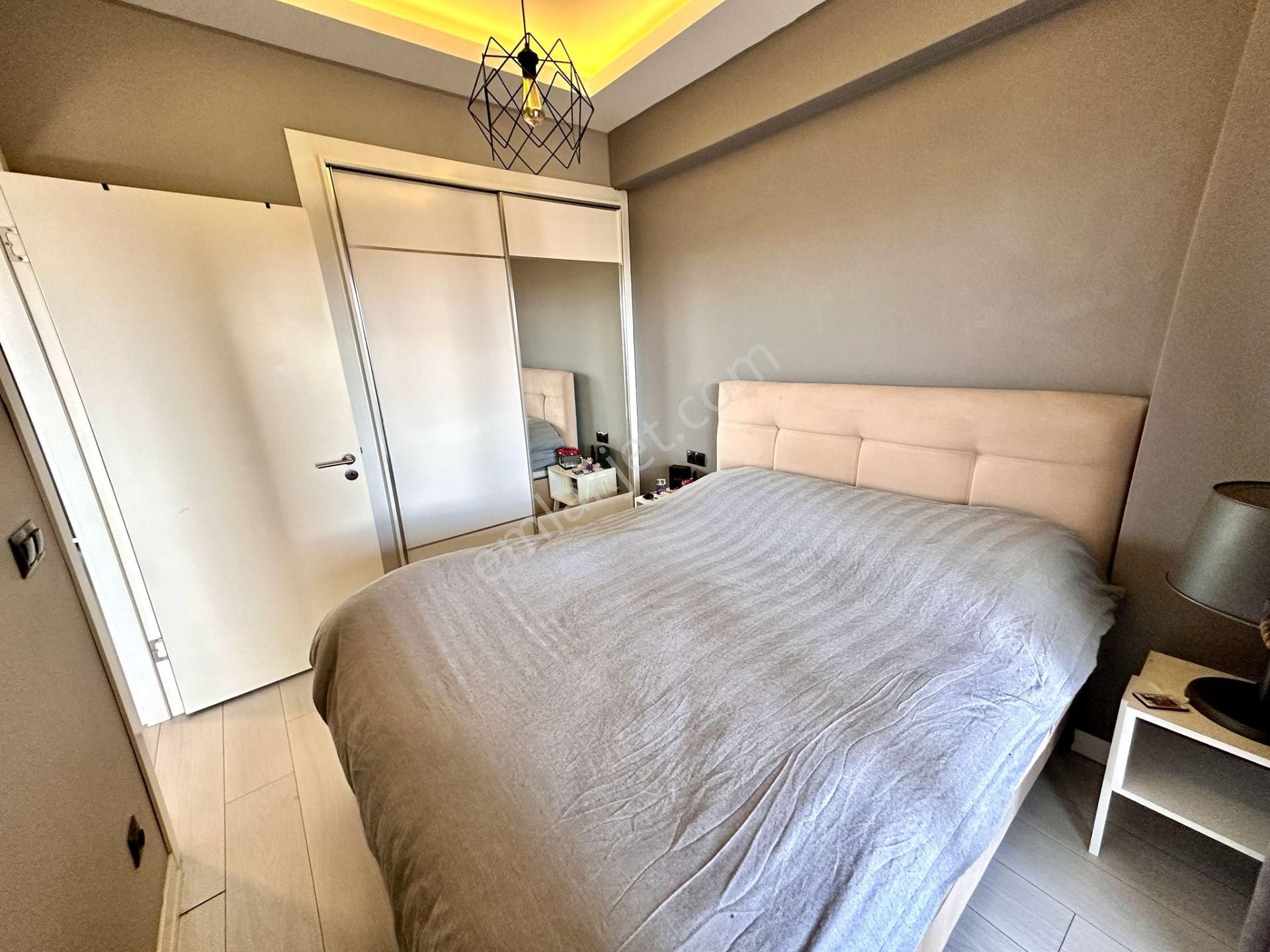 Çiğli’nin En Seçkin Yaşam Alanında, Havuz Cepheli, Eşyalı, Modern 1+1 Satılık - Görsel 25