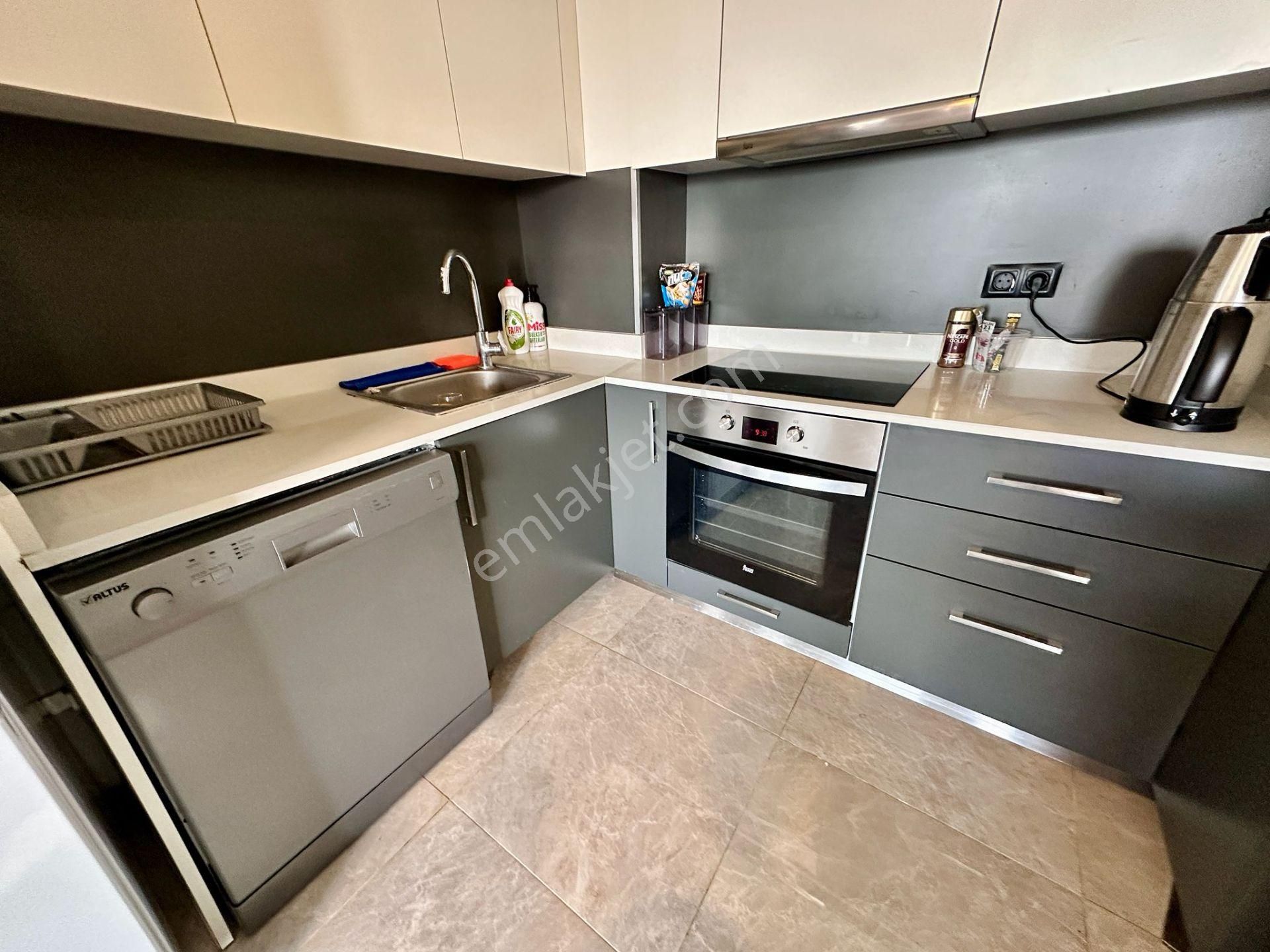 Çiğli’nin En Seçkin Yaşam Alanında, Havuz Cepheli, Eşyalı, Modern 1+1 Satılık - Görsel 12