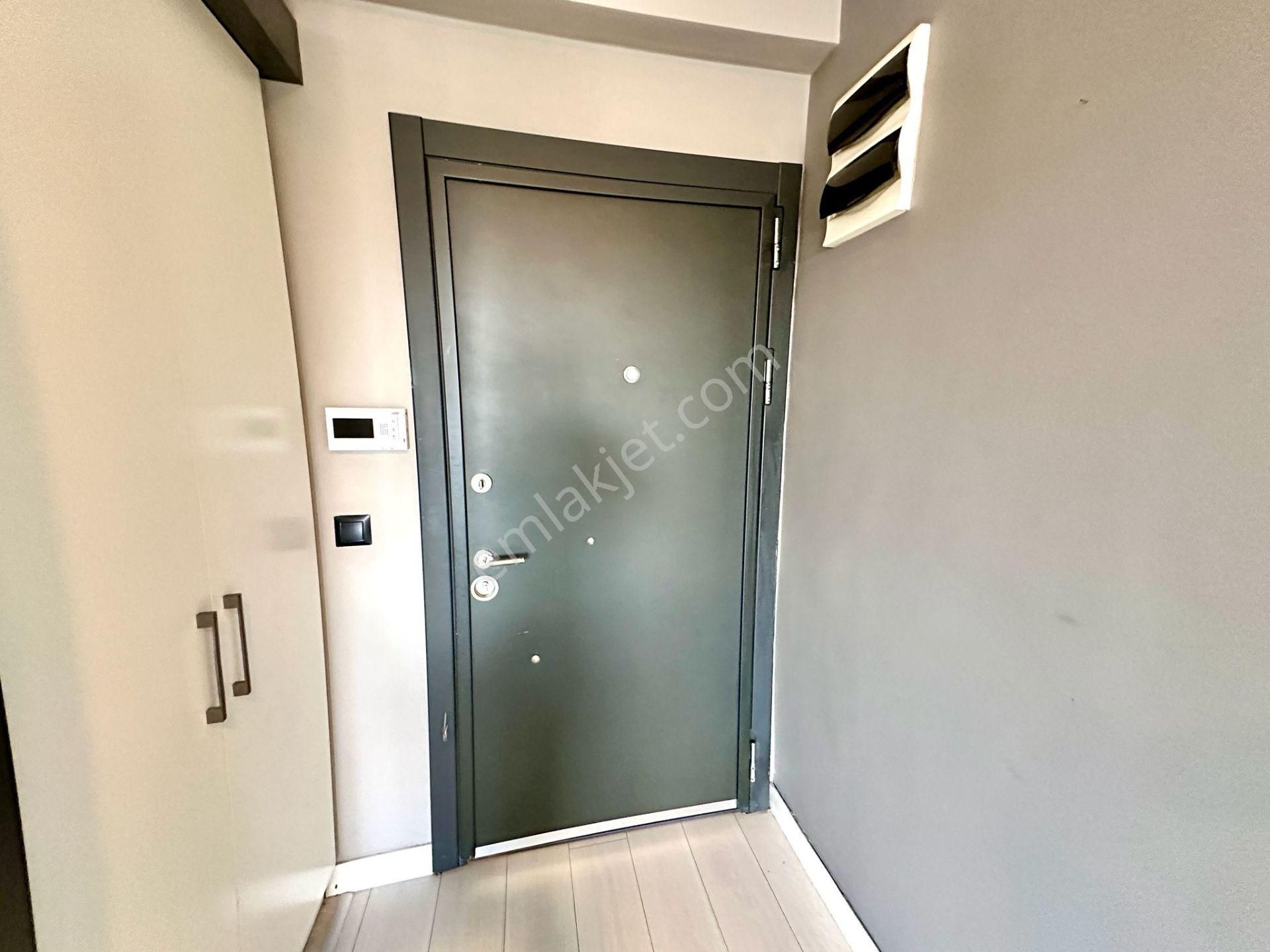 Çiğli’nin En Seçkin Yaşam Alanında, Havuz Cepheli, Eşyalı, Modern 1+1 Satılık - Görsel 15