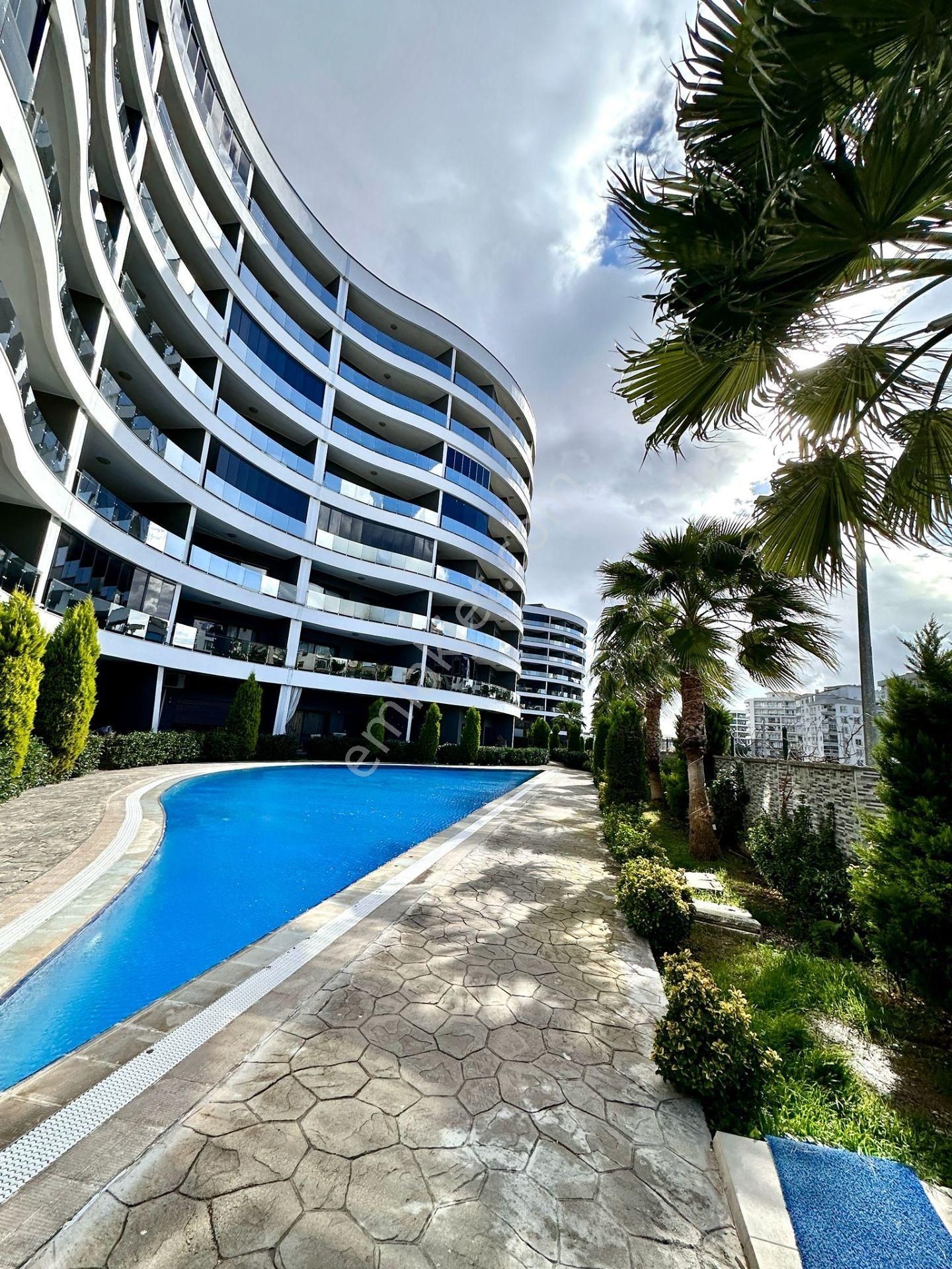 Çiğli’nin En Seçkin Yaşam Alanında, Havuz Cepheli, Eşyalı, Modern 1+1 Satılık - Görsel 4