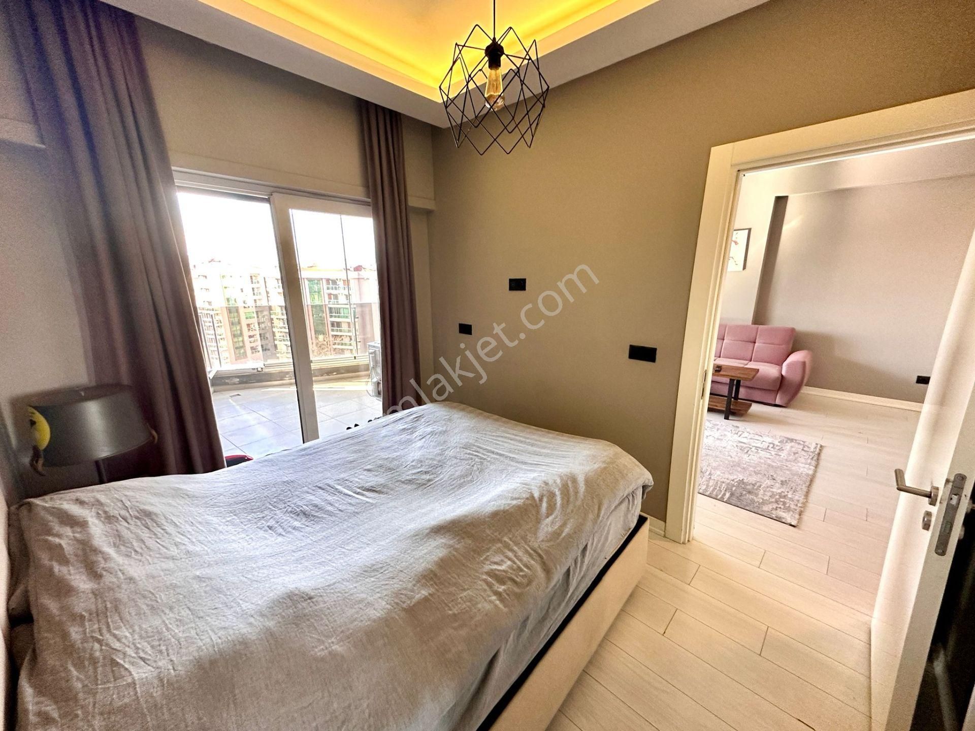 Çiğli’nin En Seçkin Yaşam Alanında, Havuz Cepheli, Eşyalı, Modern 1+1 Satılık - Görsel 23