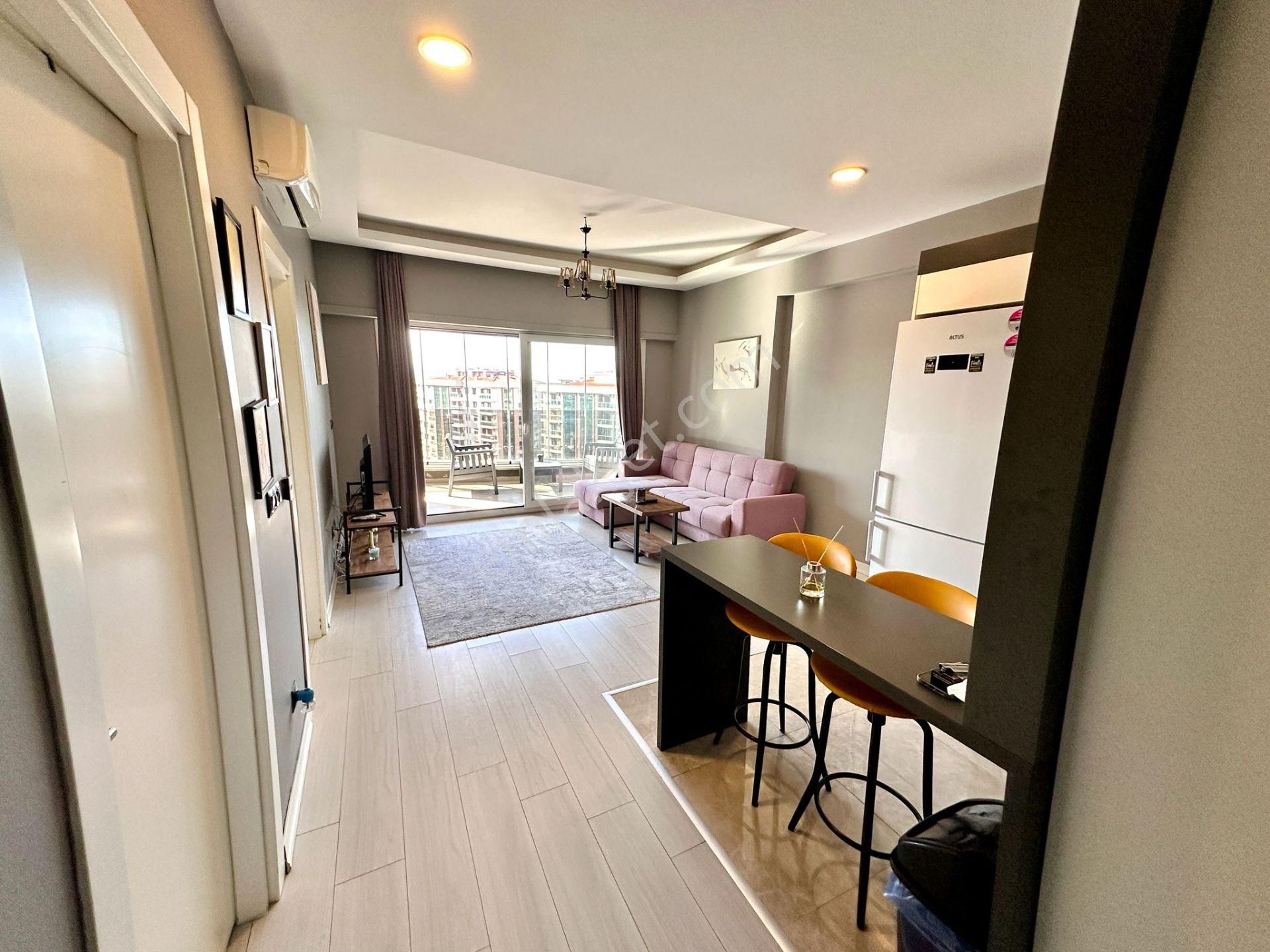 Çiğli’nin En Seçkin Yaşam Alanında, Havuz Cepheli, Eşyalı, Modern 1+1 Satılık - Görsel 13