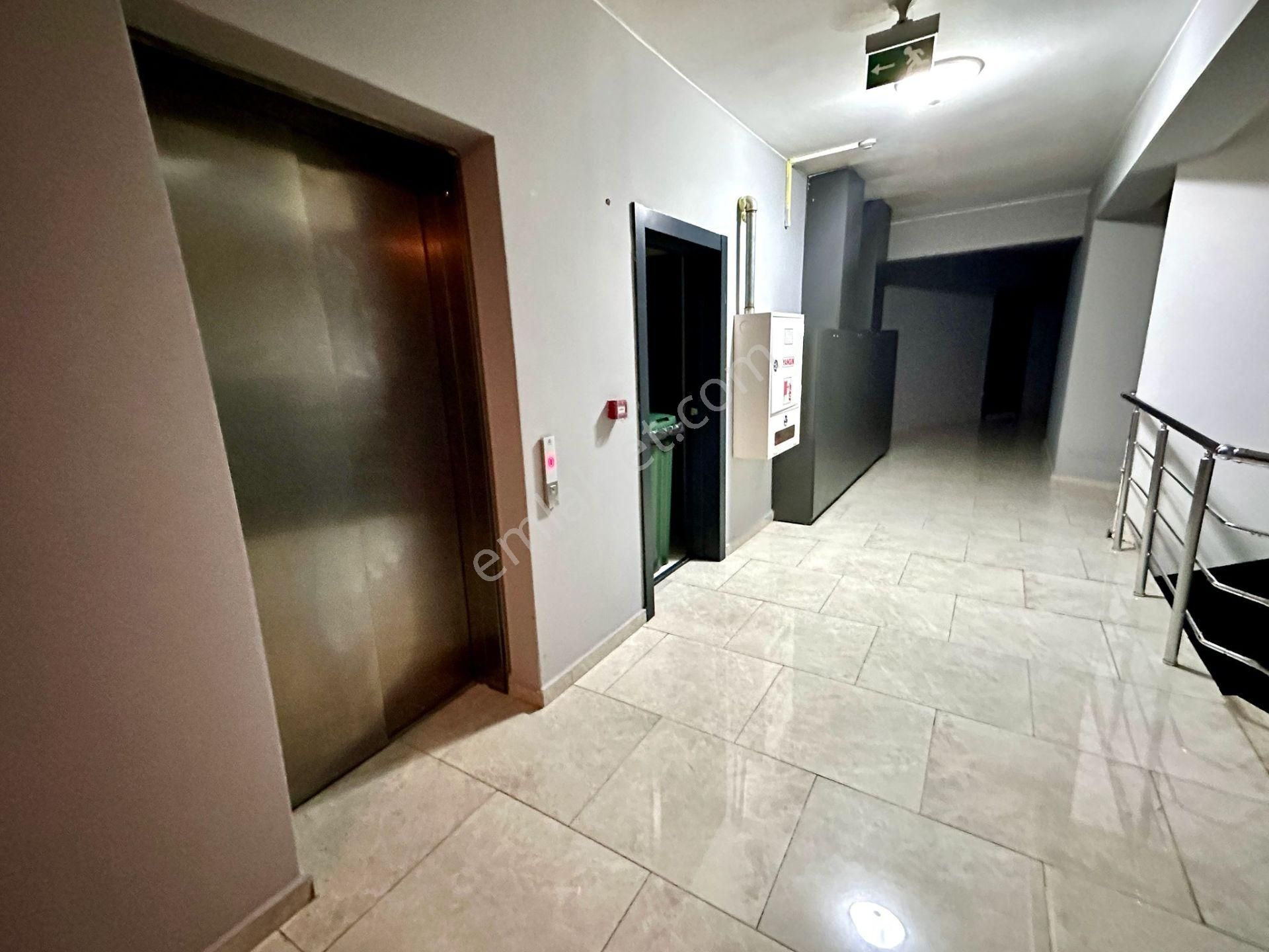 Çiğli’nin En Seçkin Yaşam Alanında, Havuz Cepheli, Eşyalı, Modern 1+1 Satılık - Görsel 30