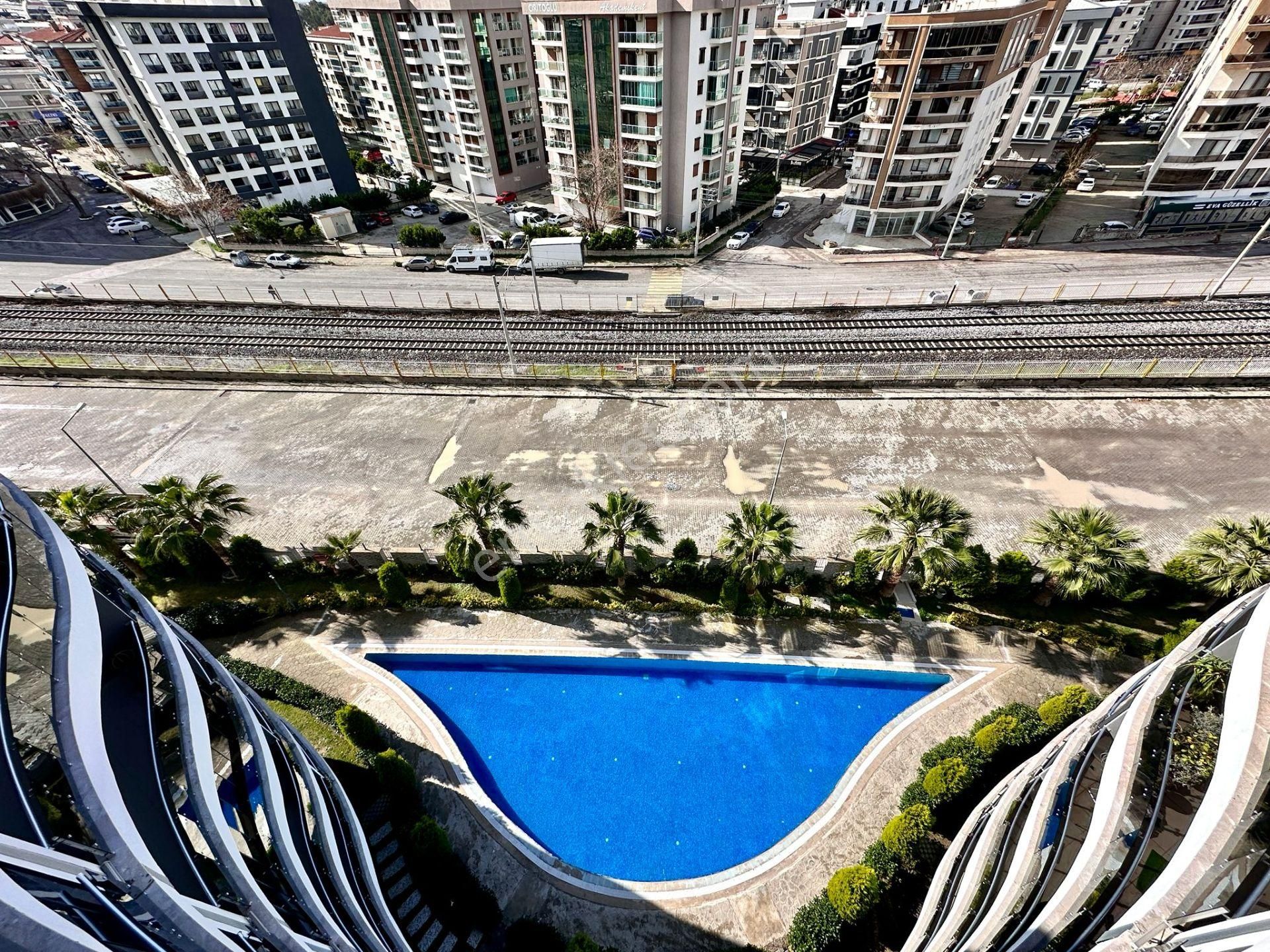 Çiğli’nin En Seçkin Yaşam Alanında, Havuz Cepheli, Eşyalı, Modern 1+1 Satılık - Görsel 21