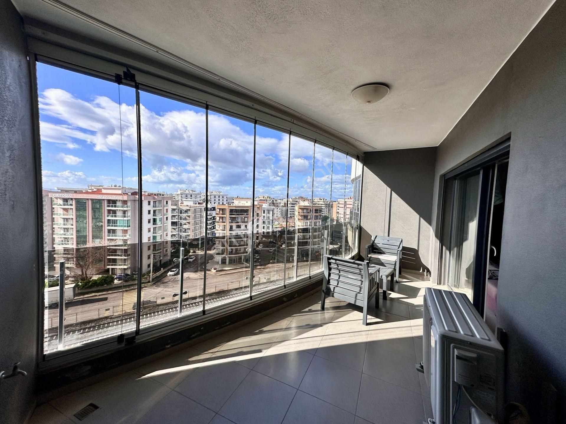 Çiğli’nin En Seçkin Yaşam Alanında, Havuz Cepheli, Eşyalı, Modern 1+1 Satılık - Görsel 18