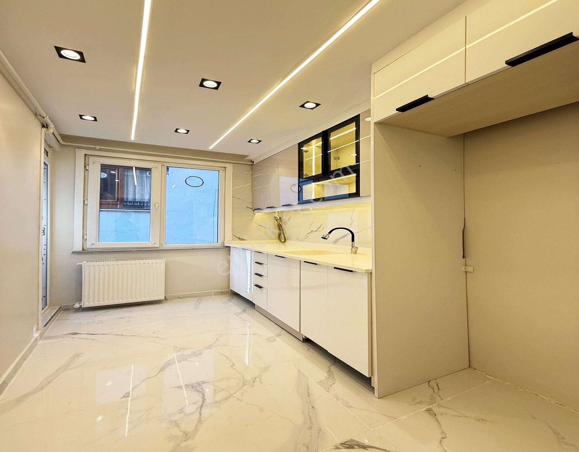 Metrobüse 5 Dakika Mehterçeşme Mahallesinde Dekorlu Arakat 2+1 Daire !!! - Görsel 9