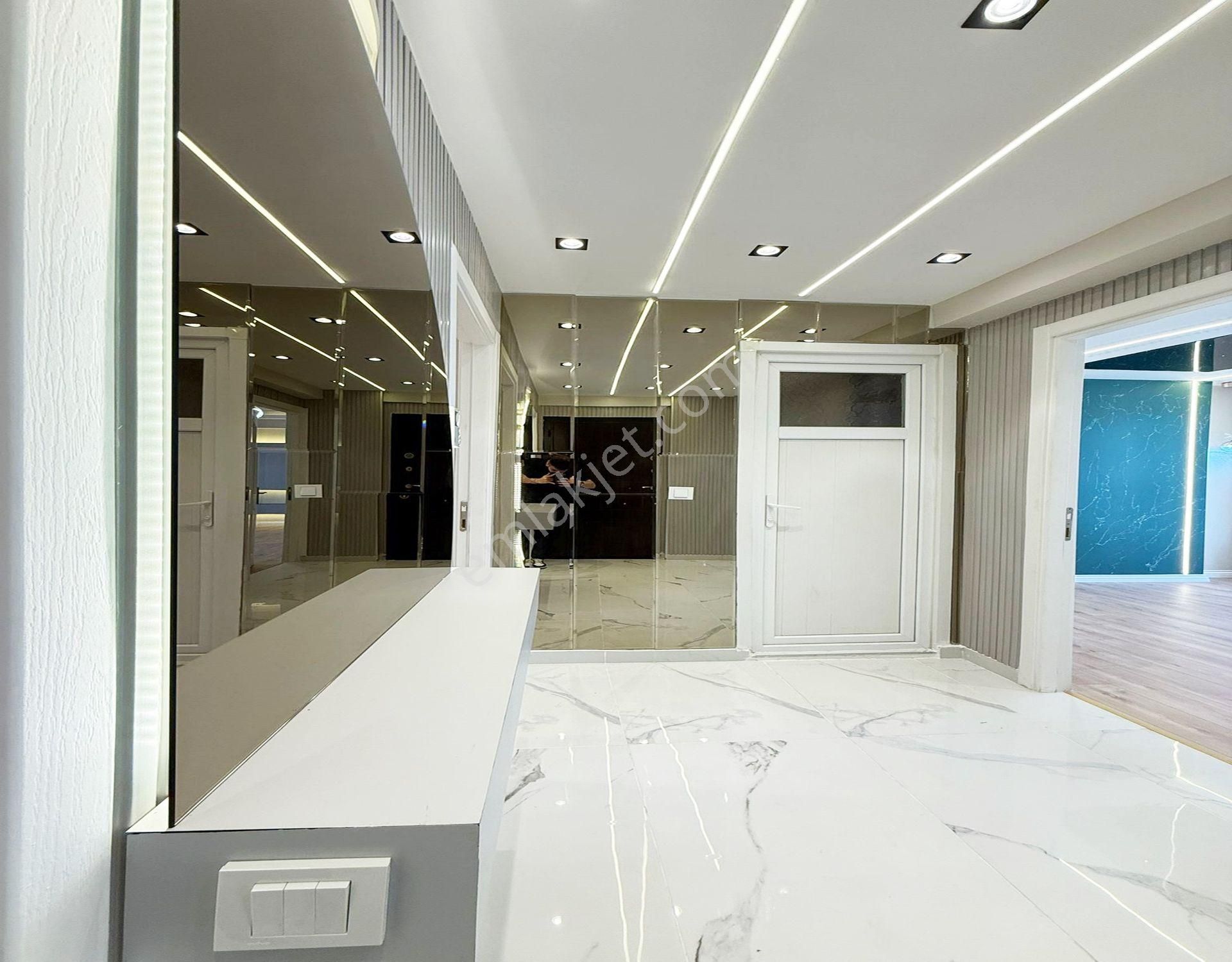 Metrobüse 5 Dakika Mehterçeşme Mahallesinde Dekorlu Arakat 2+1 Daire !!! - Görsel 4