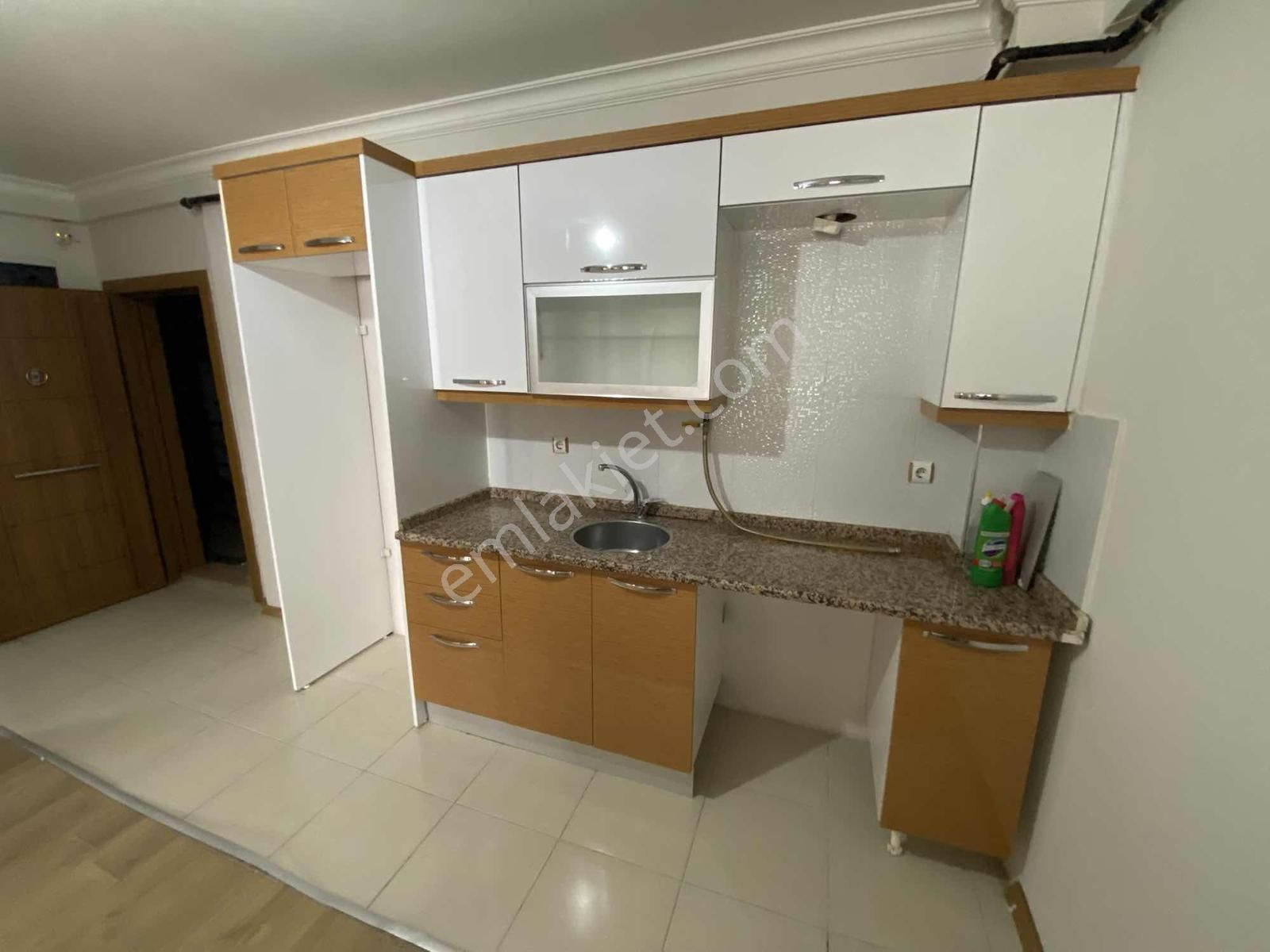 Buca Atatürk Mahallesinde Kiralık 2+0 Doğalgazlı Asansörlü Ev