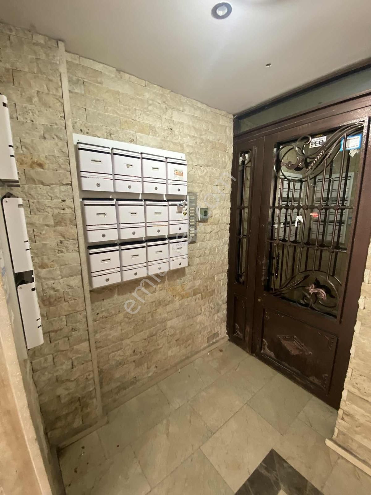 Buca Atatürk Mahallesinde Kiralık 2+0 Doğalgazlı Asansörlü Ev - Görsel 3