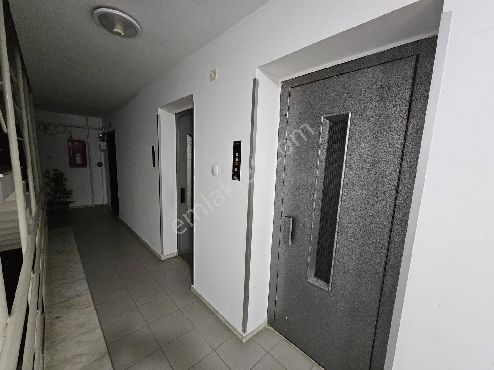 İzmirpark Avm Egepol Yakını Satılık 3+1 Doğalgazlı+asansörlü - Görsel 3