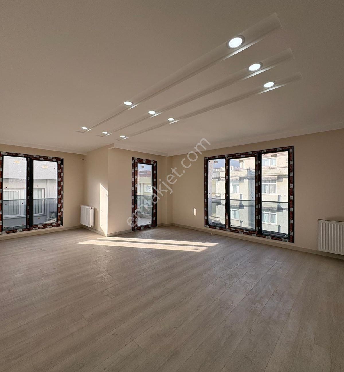 Avcılar Denizköşklerde 4+2 Sıfır Otoparklı Dublex